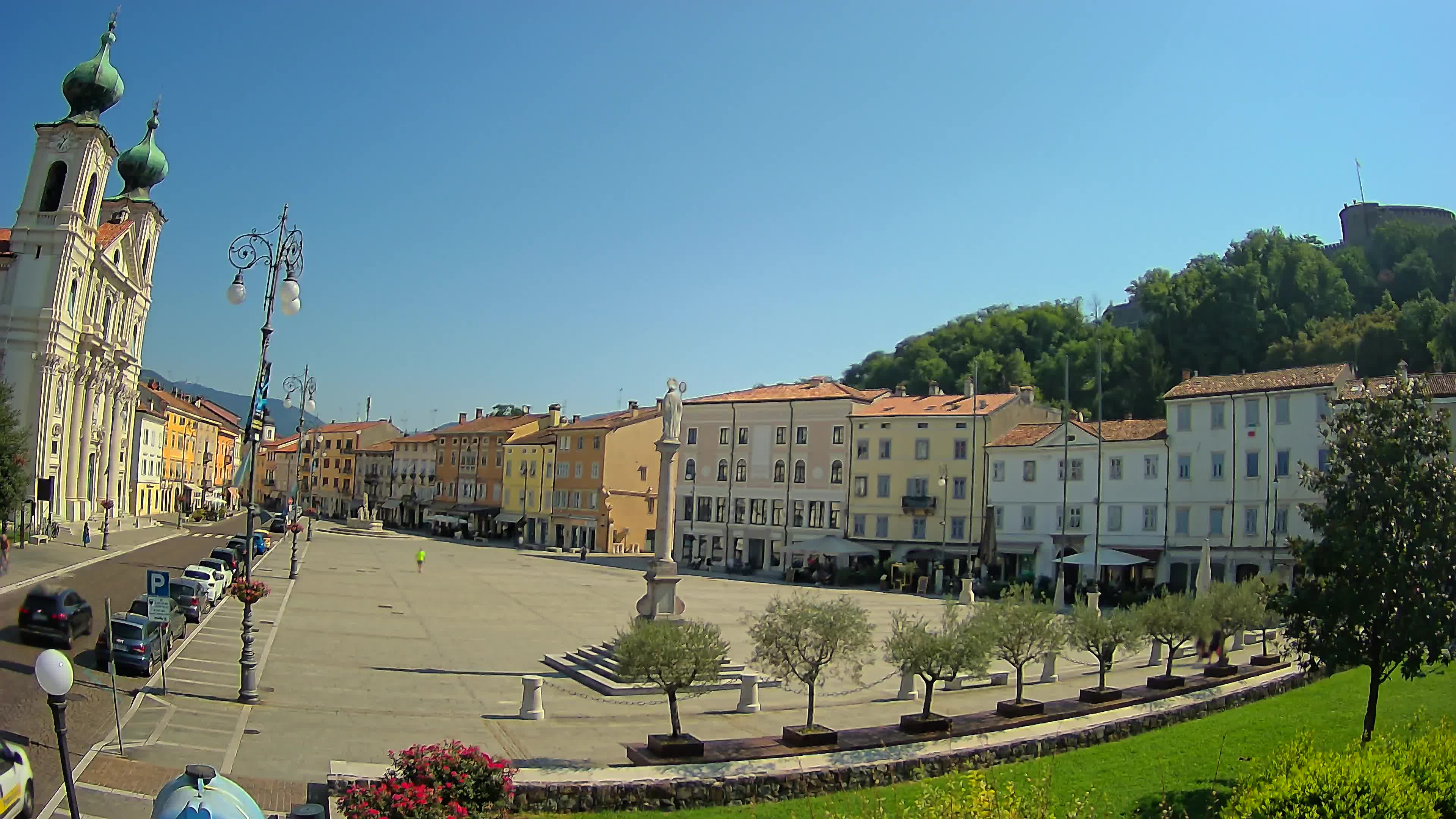 Kamera Gorica Travnik in cerkev sv. Ignacija
