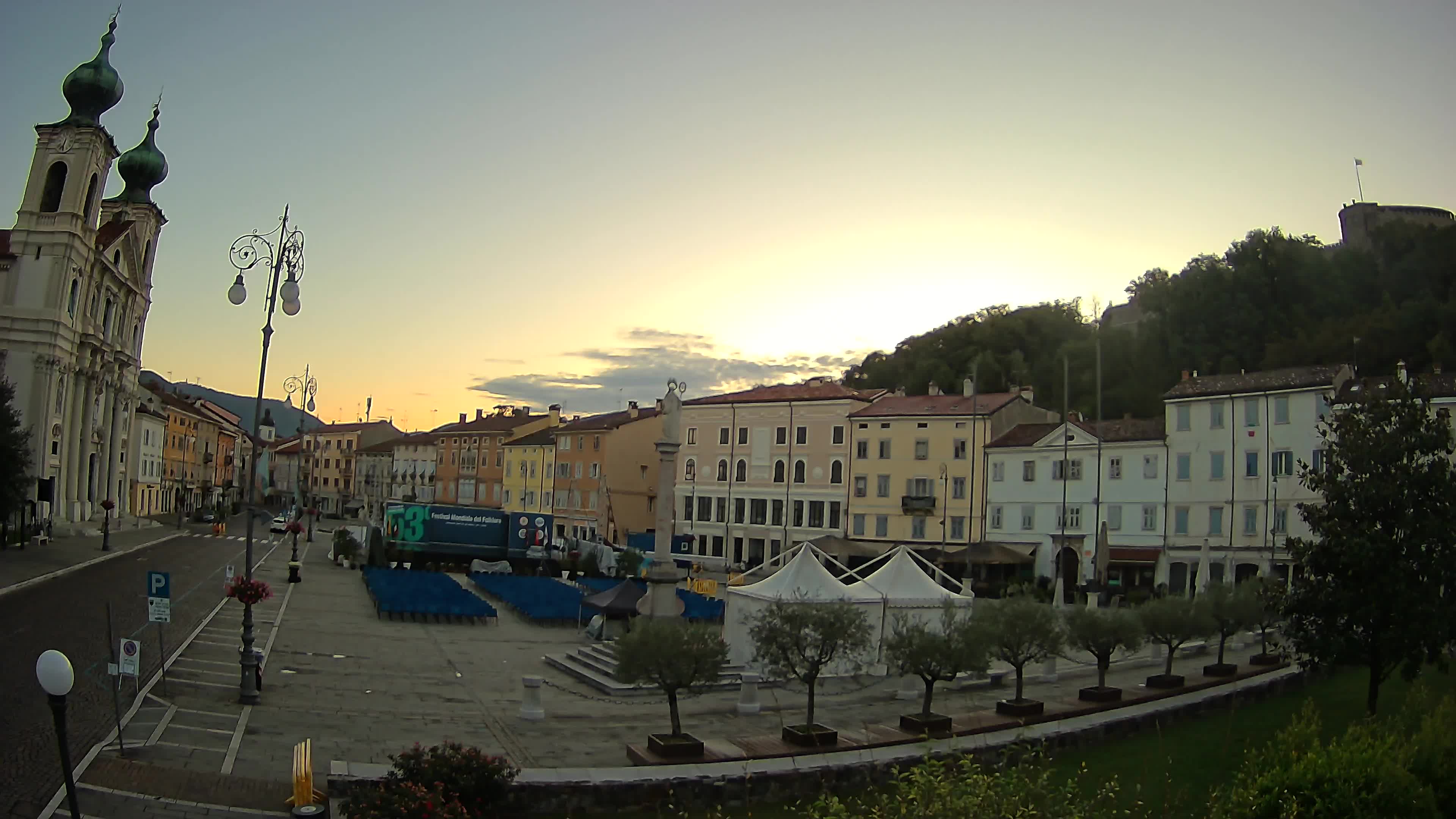 Kamera Gorica Travnik in cerkev sv. Ignacija