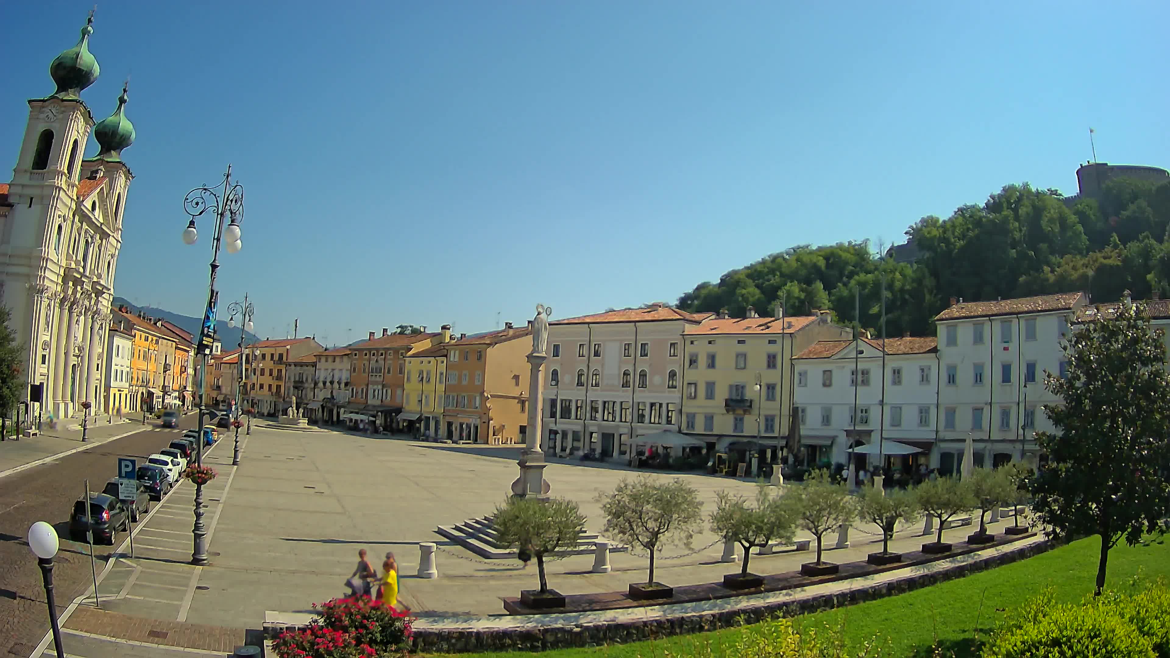 Kamera Gorica Travnik in cerkev sv. Ignacija