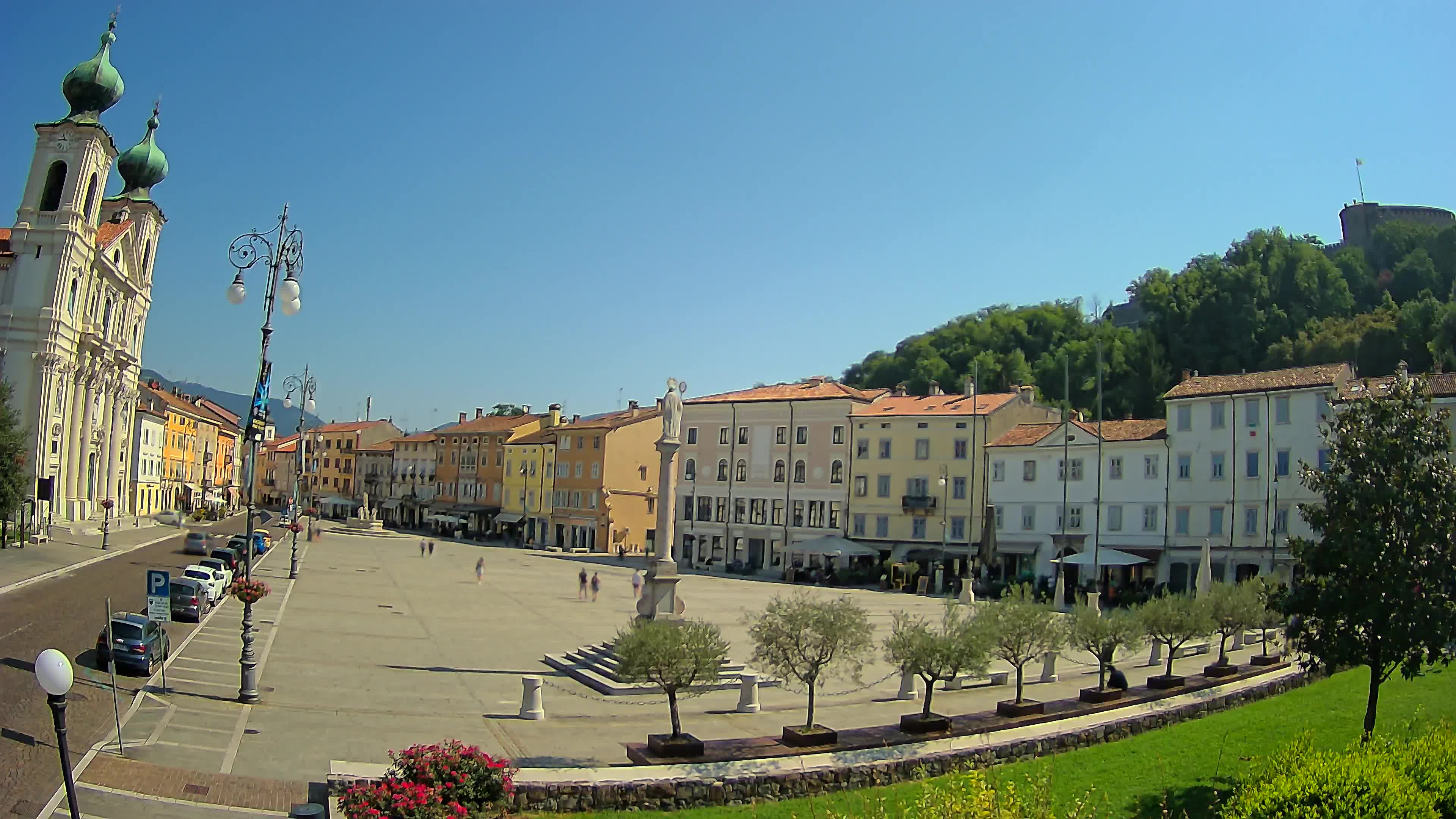 Kamera Gorica Travnik in cerkev sv. Ignacija