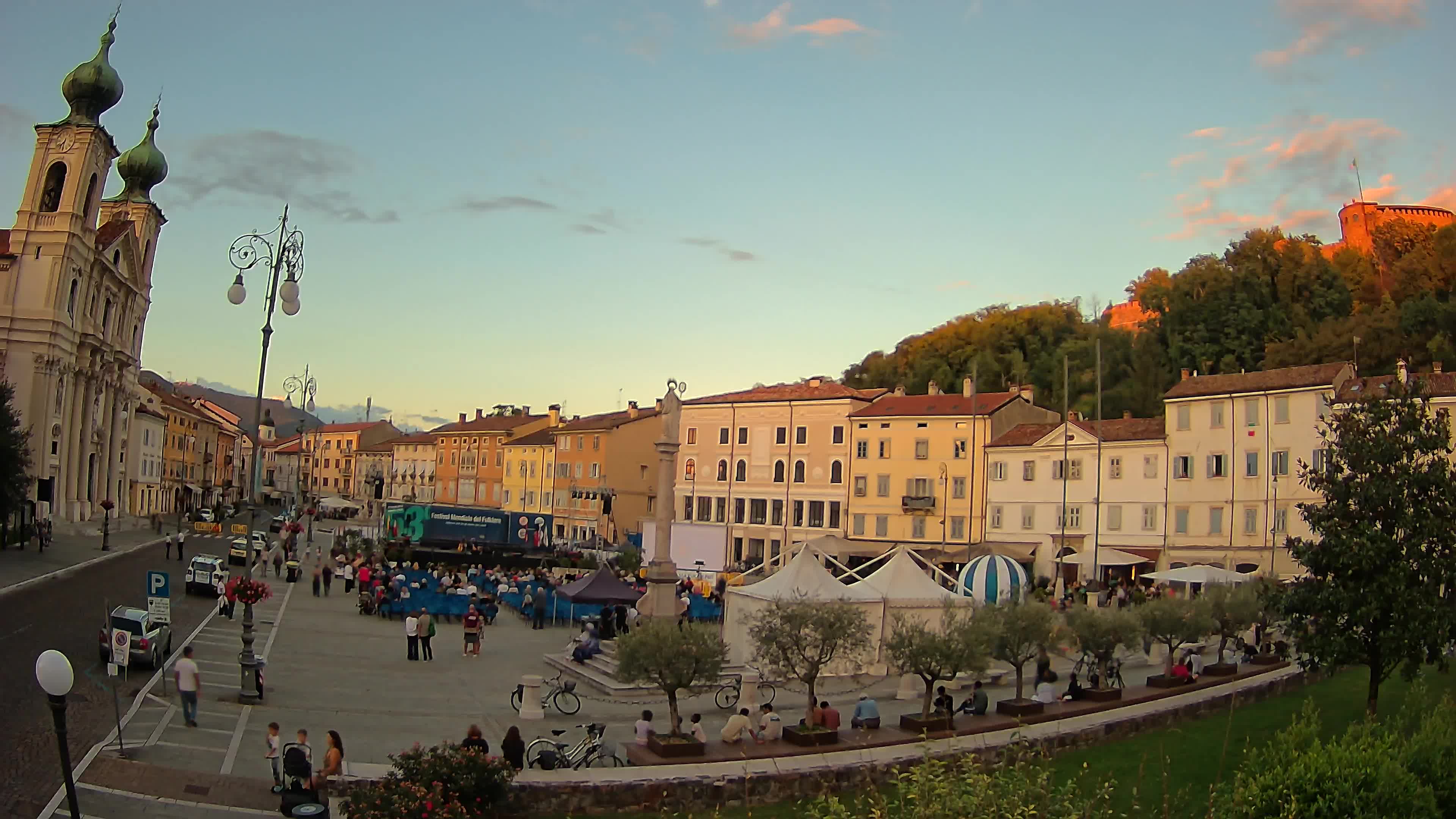 Gorizia Piazza della Vittoria e chiesa di S. Ignazio
