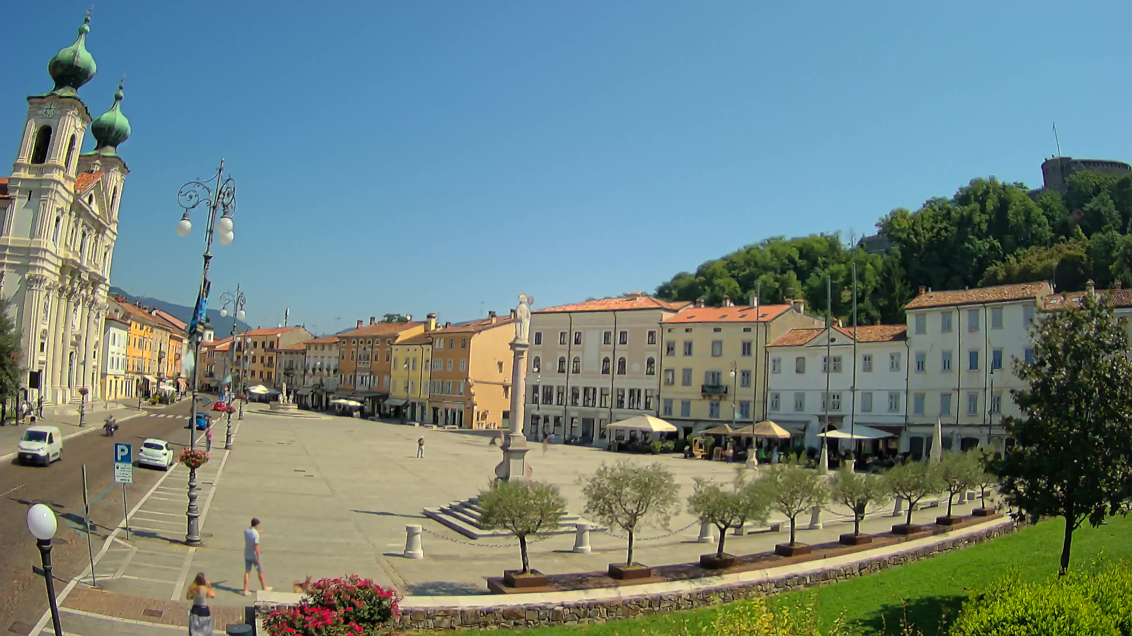 Kamera Gorica Travnik in cerkev sv. Ignacija