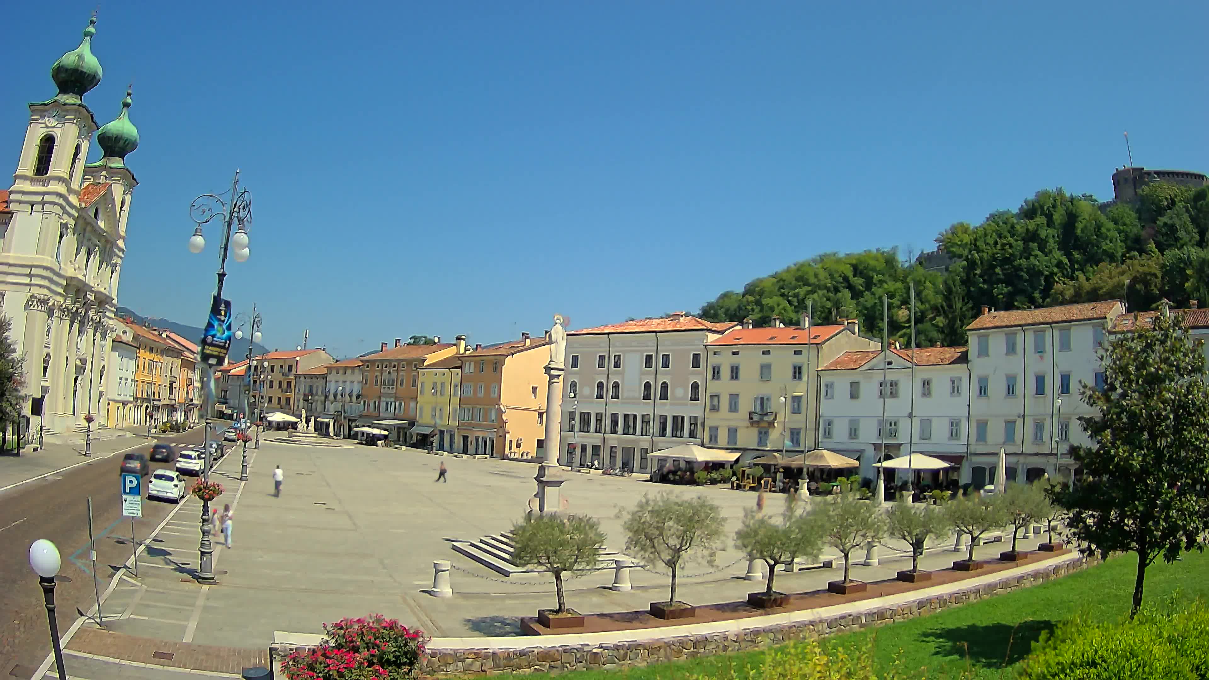 Kamera Gorica Travnik in cerkev sv. Ignacija