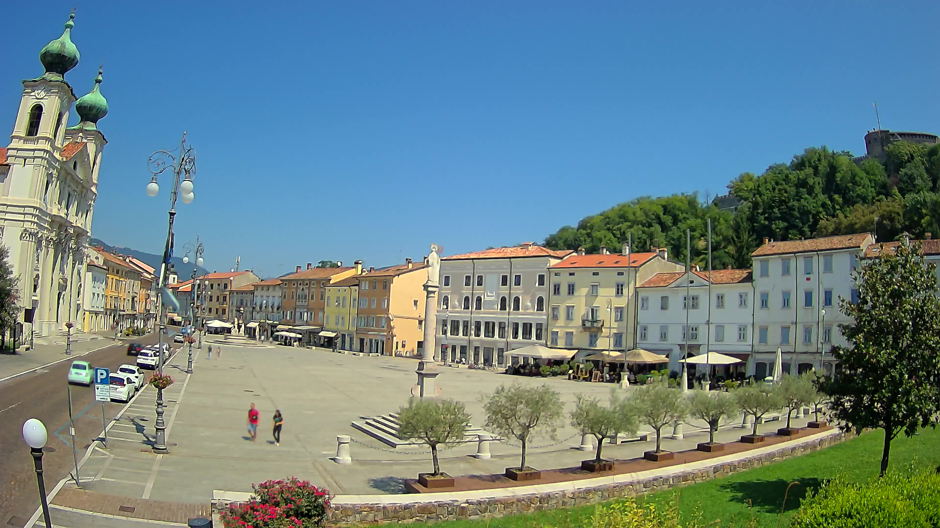 Kamera Gorica Travnik in cerkev sv. Ignacija