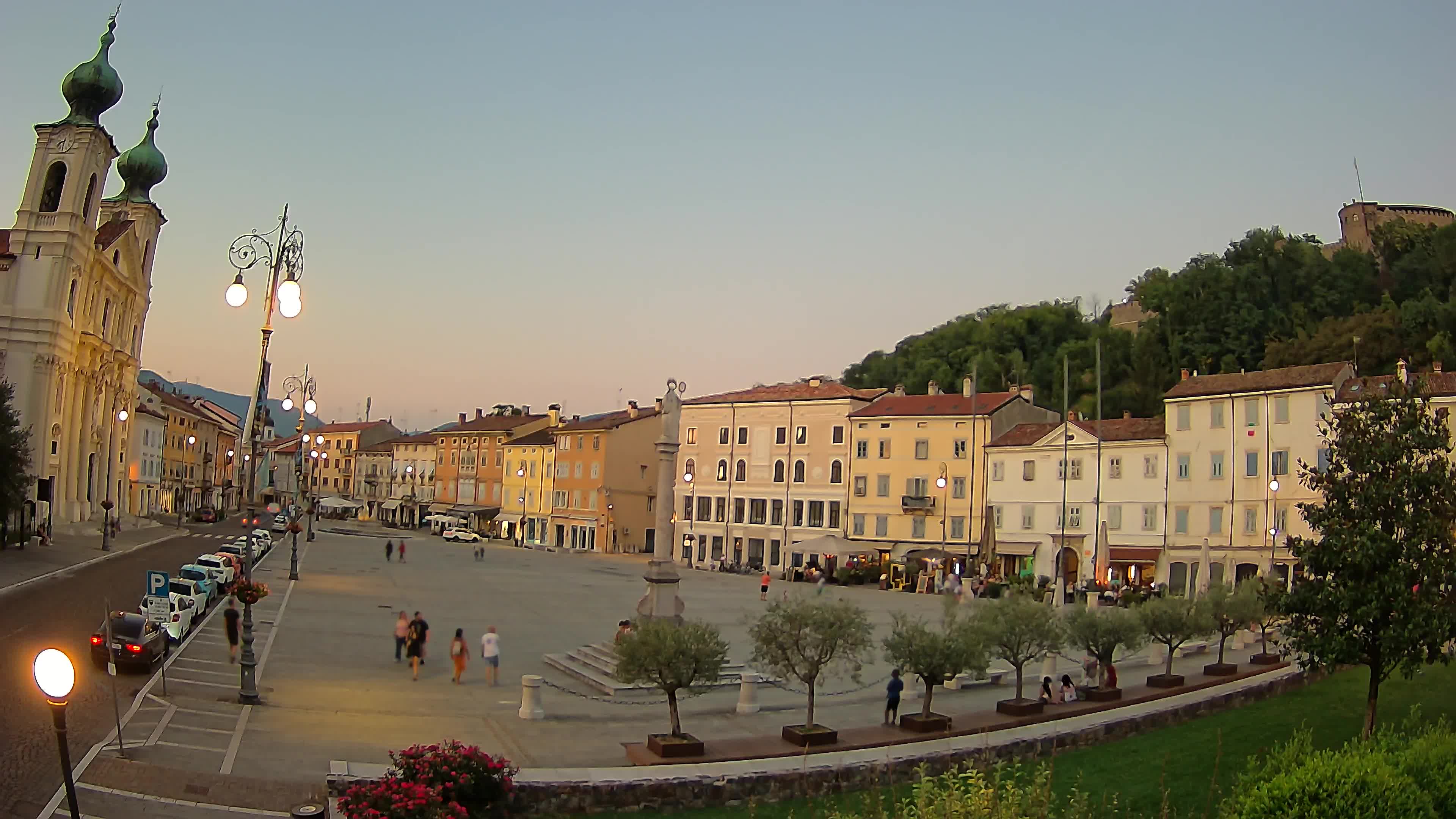 Kamera Gorica Travnik in cerkev sv. Ignacija