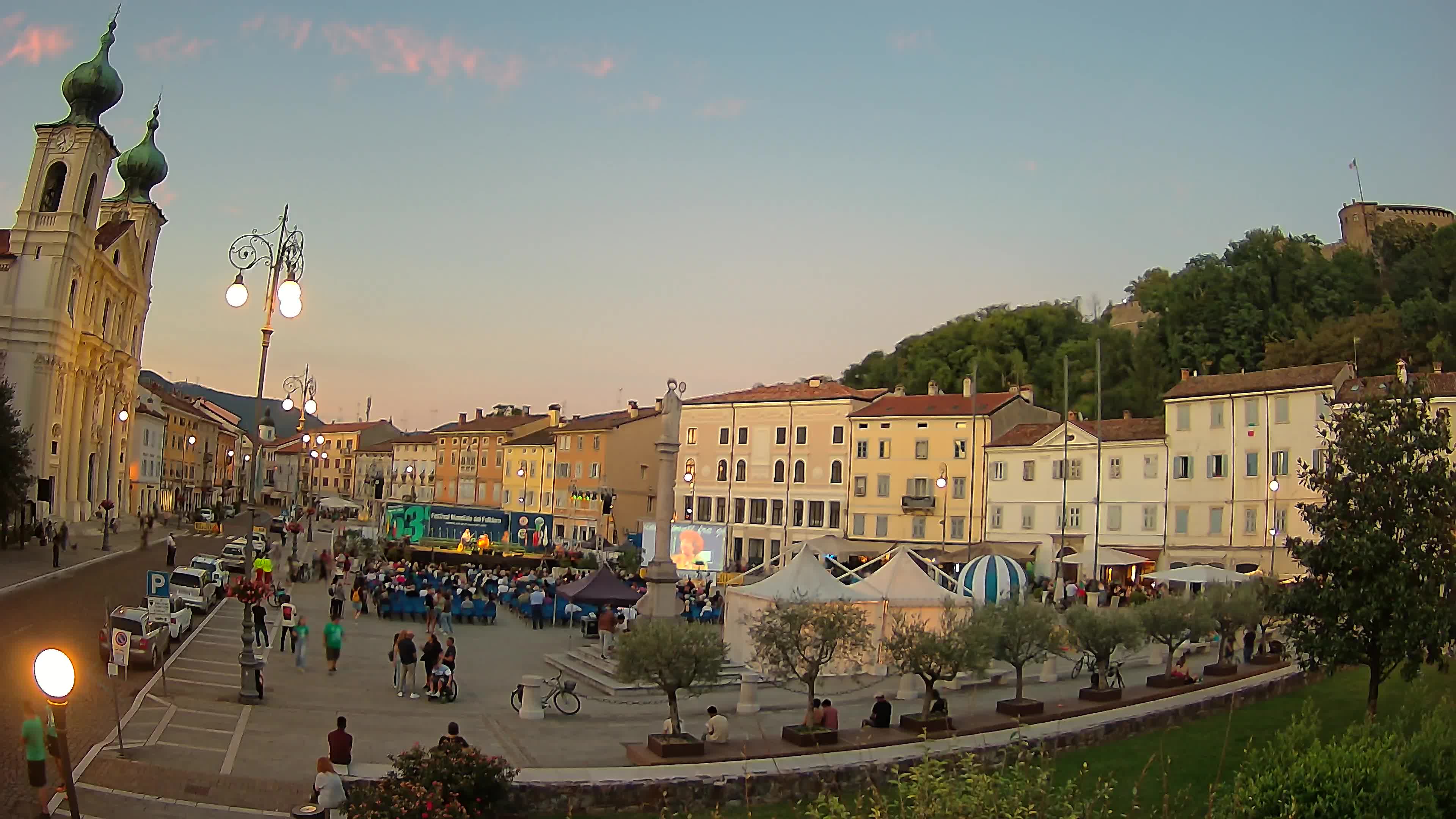 Gorizia Piazza della Vittoria e chiesa di S. Ignazio