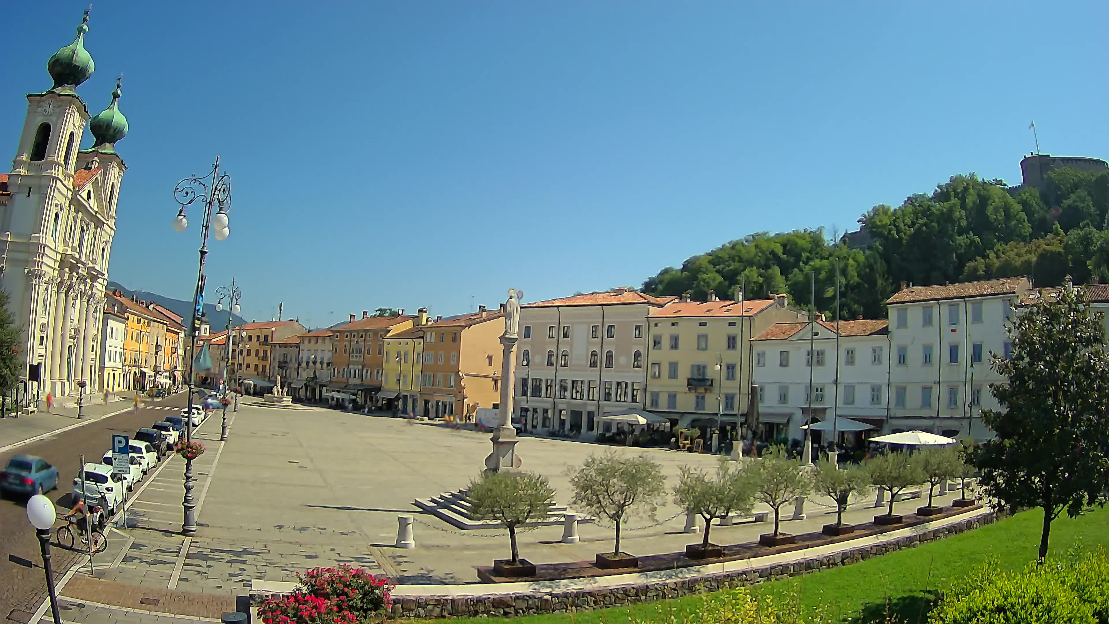 Gorizia Piazza della Vittoria e chiesa di S. Ignazio