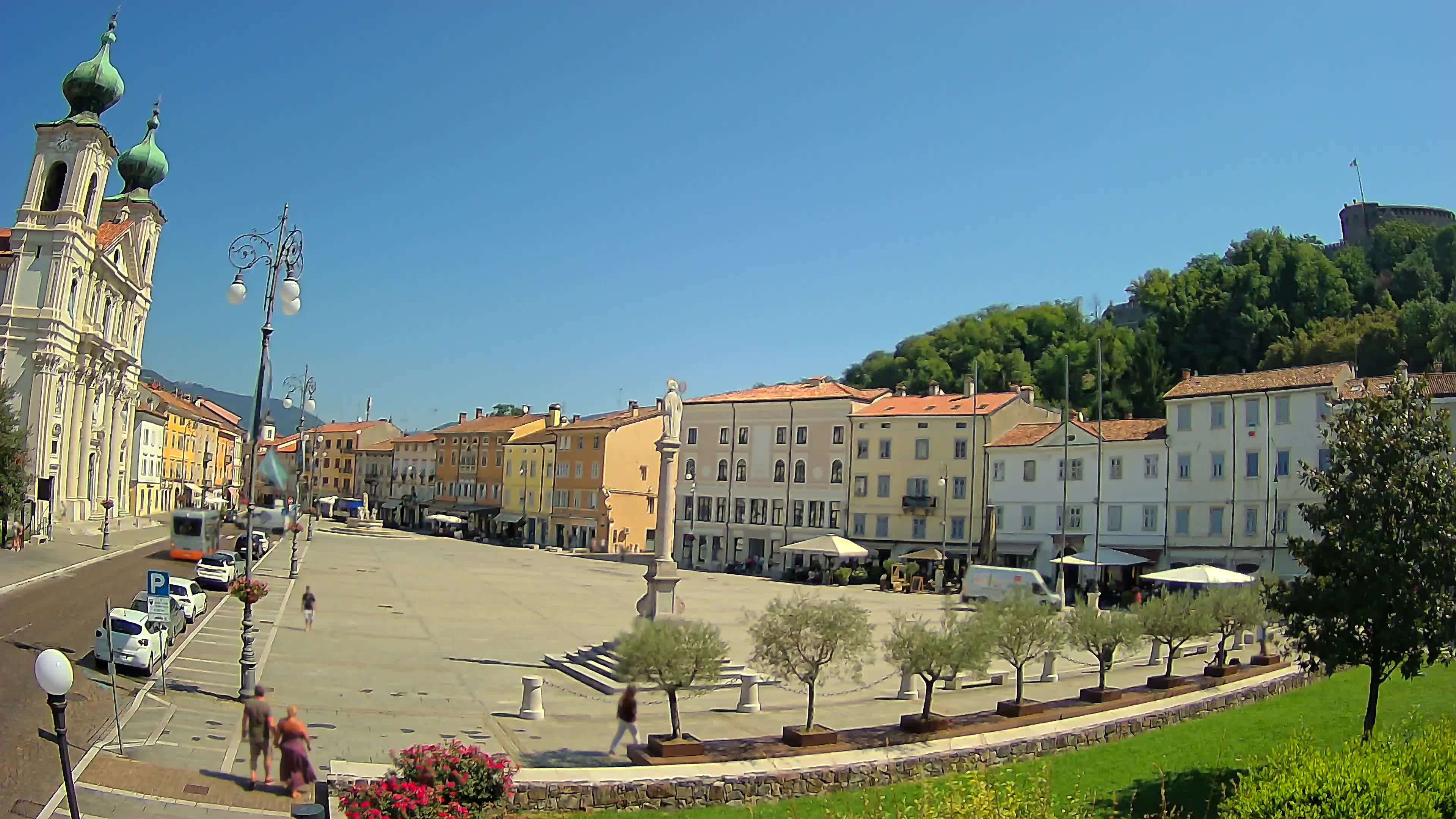 Kamera Gorica Travnik in cerkev sv. Ignacija