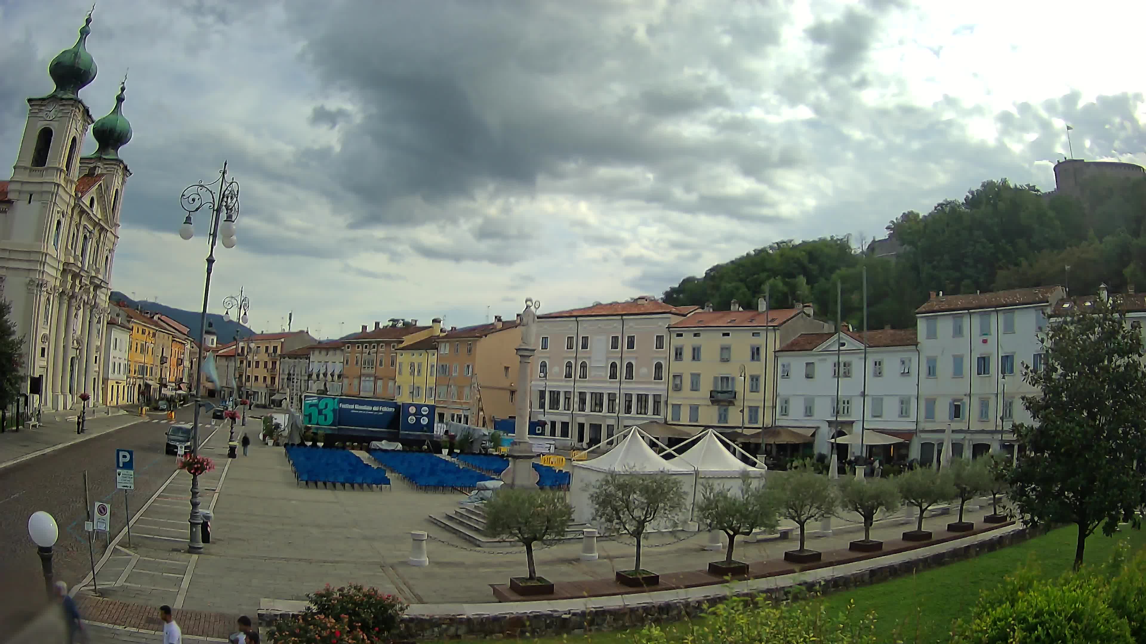Kamera Gorica Travnik in cerkev sv. Ignacija