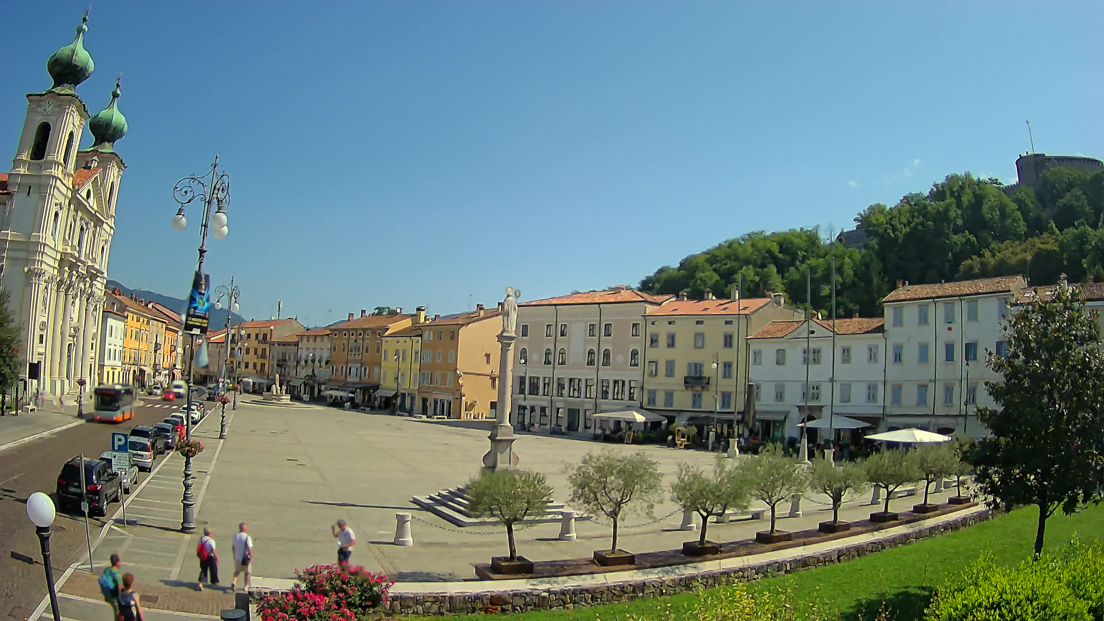Gorizia – Plaza Vittoria – iglesia de San Pedro. Ignacio