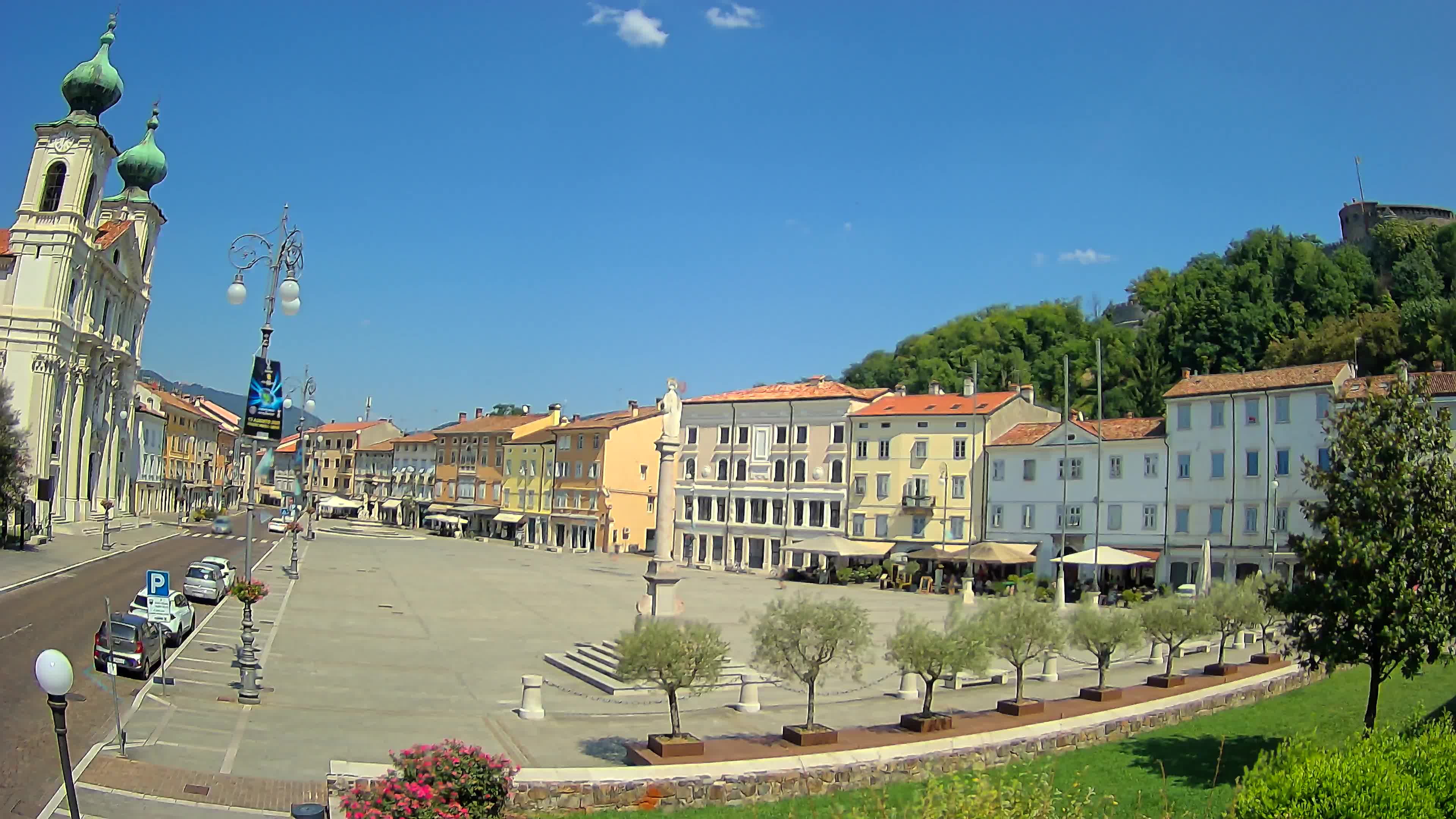 Kamera Gorica Travnik in cerkev sv. Ignacija