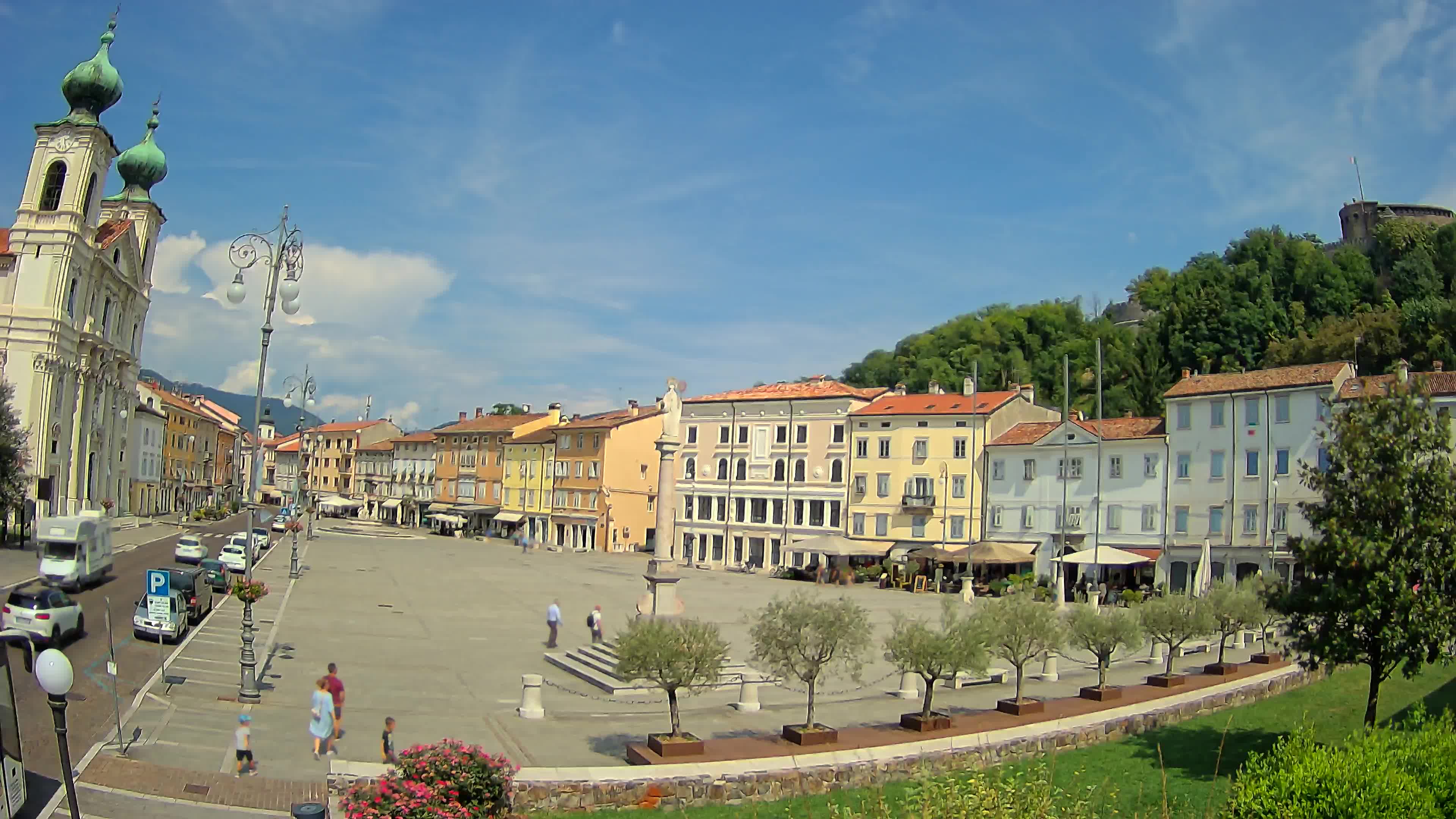 Gorizia – Plaza Vittoria – iglesia de San Pedro. Ignacio