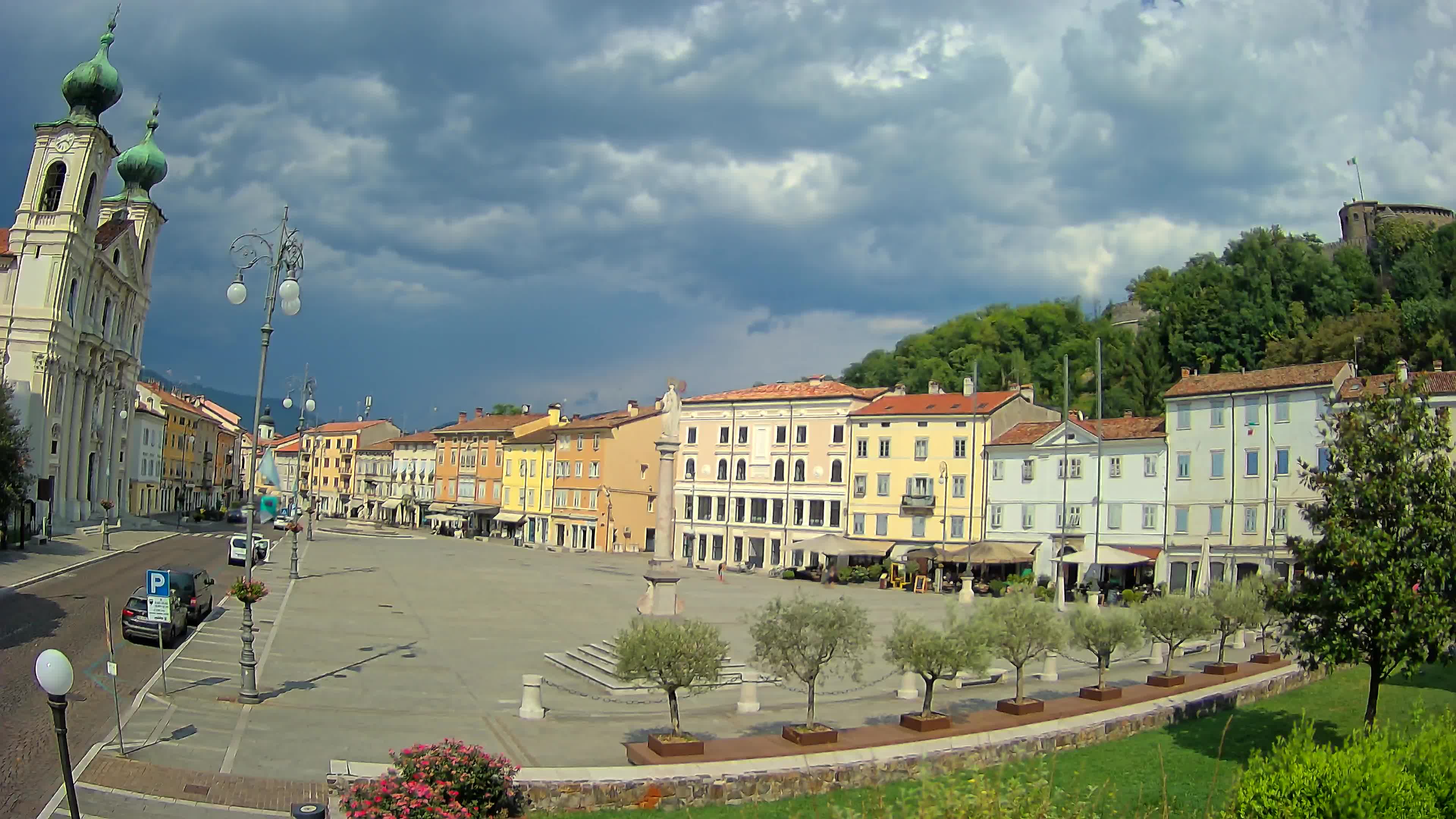 Kamera Gorica Travnik in cerkev sv. Ignacija