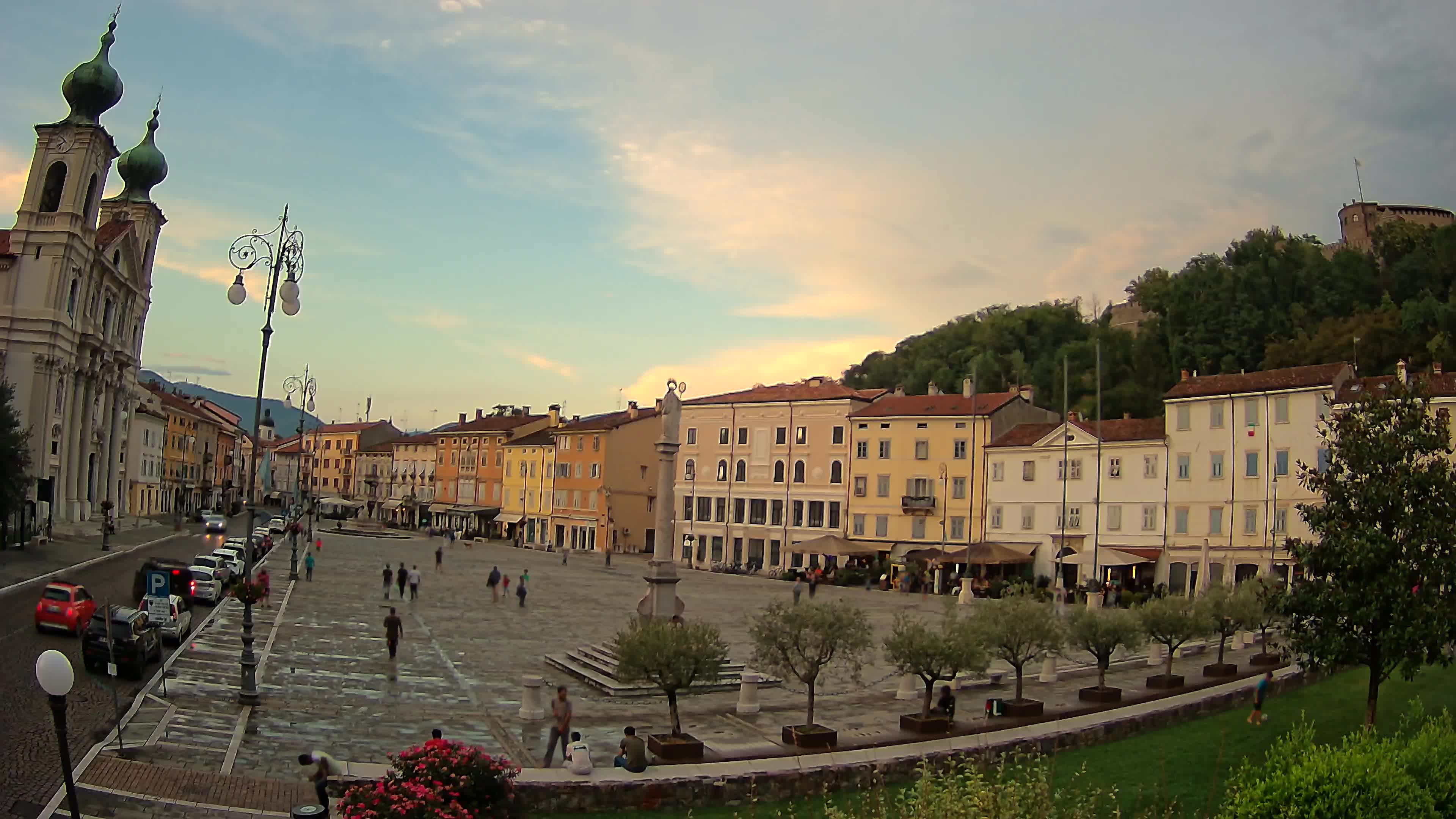 Gorizia Piazza della Vittoria e chiesa di S. Ignazio