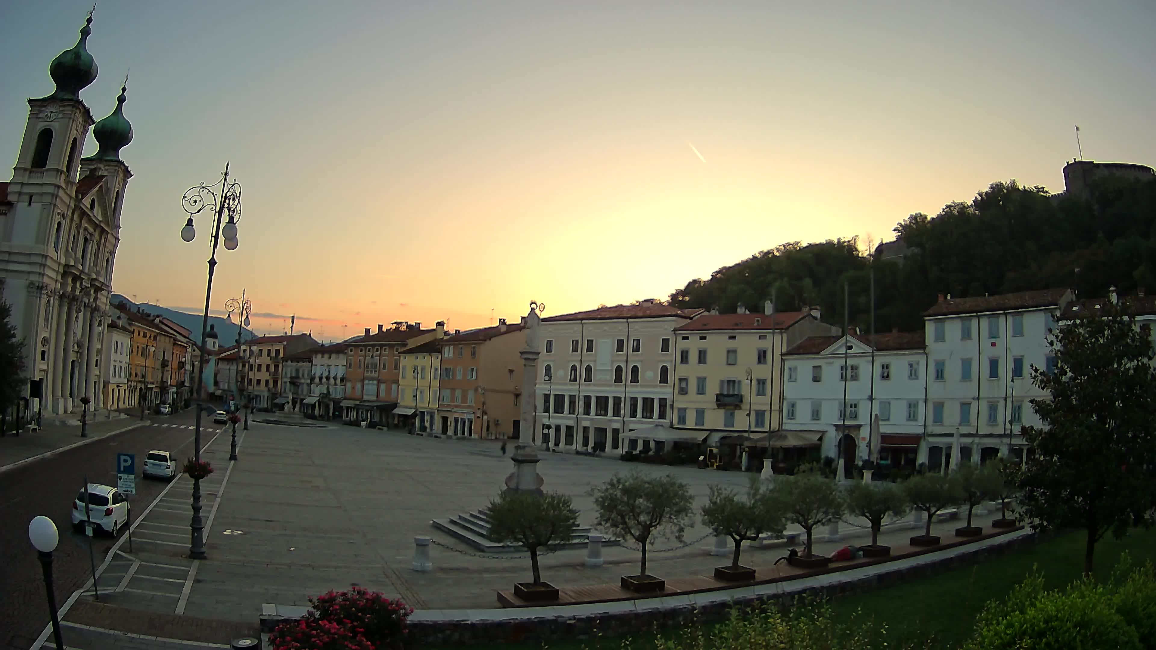 Kamera Gorica Travnik in cerkev sv. Ignacija