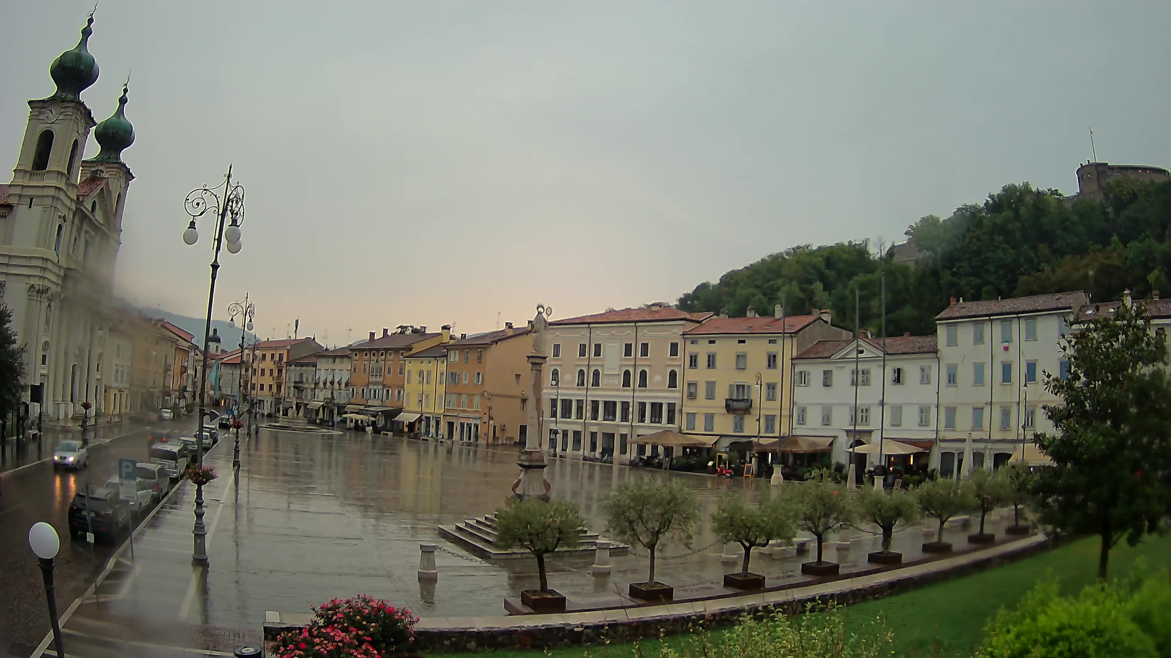 Gorizia Piazza della Vittoria e chiesa di S. Ignazio