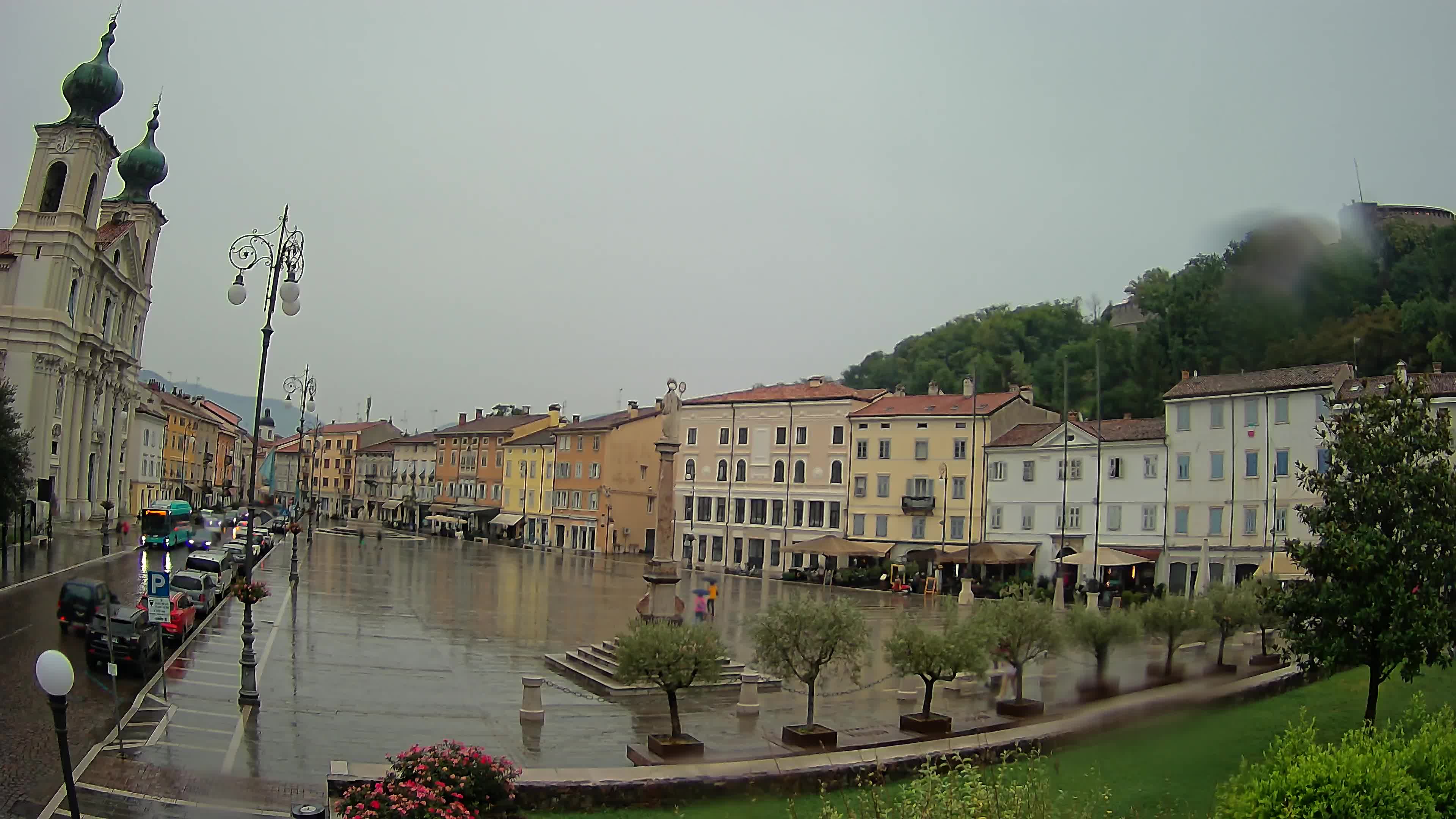 Kamera Gorica Travnik in cerkev sv. Ignacija