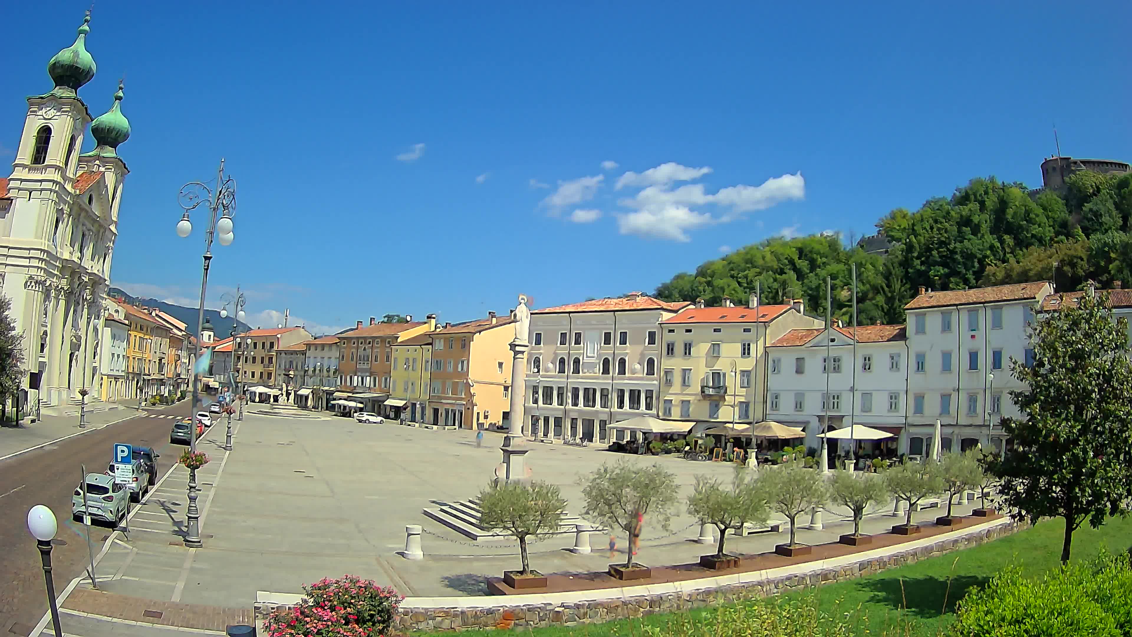 Kamera Gorica Travnik in cerkev sv. Ignacija