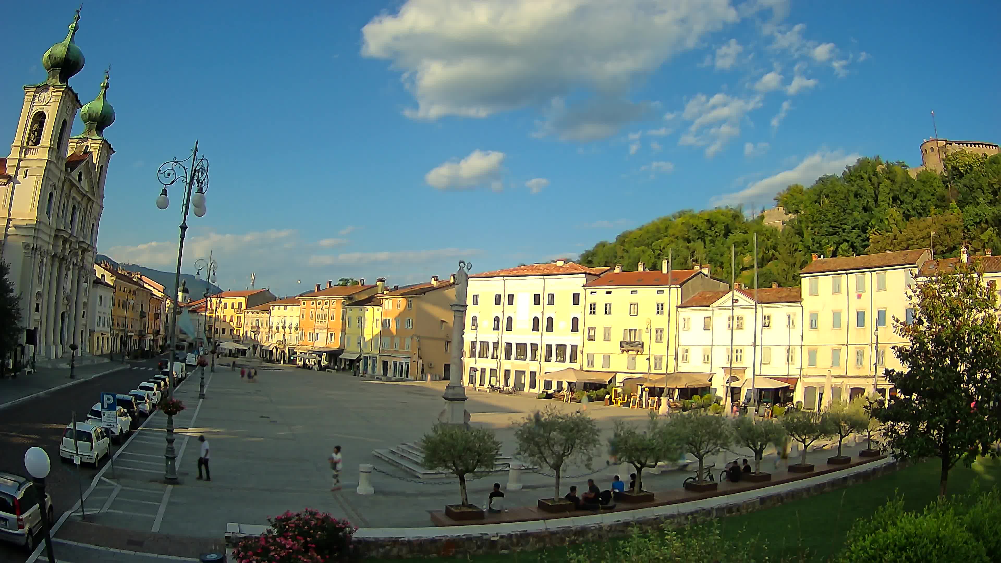 Kamera Gorica Travnik in cerkev sv. Ignacija