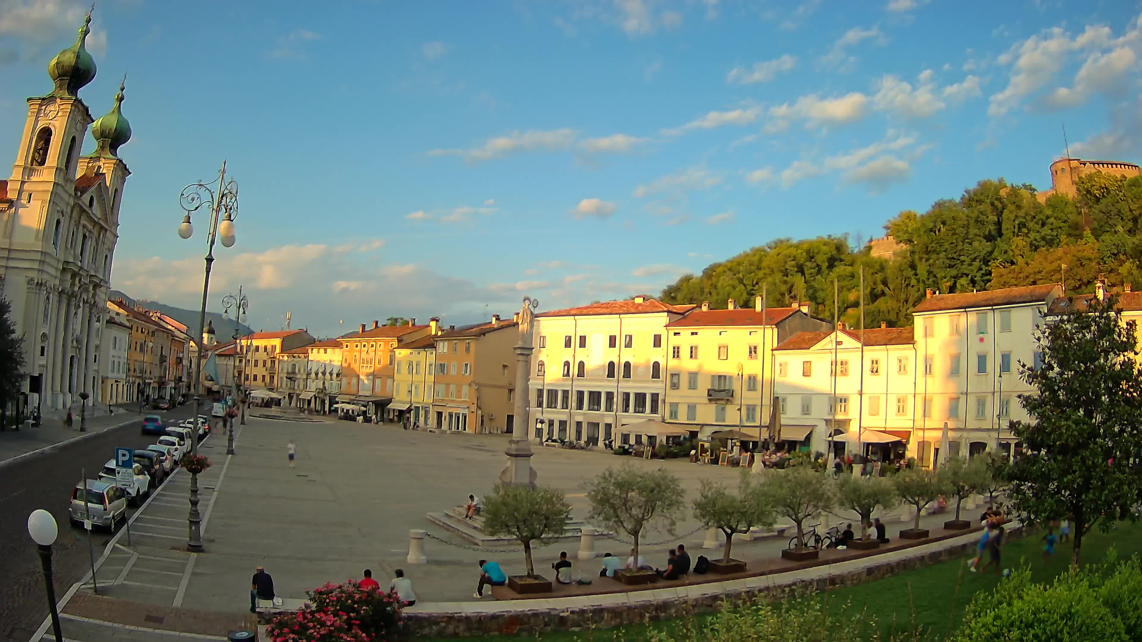 Kamera Gorica Travnik in cerkev sv. Ignacija