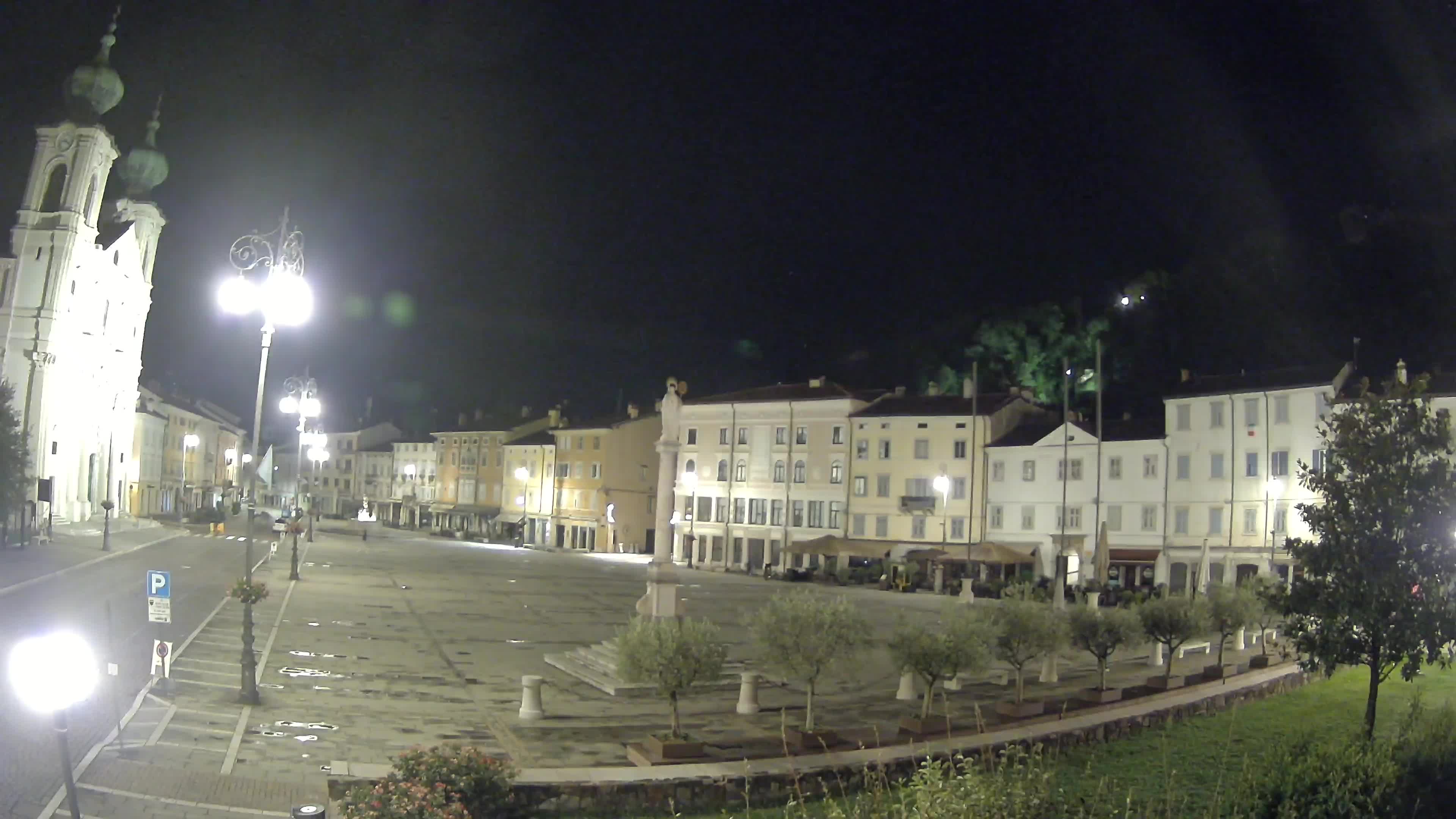 Gorizia Piazza della Vittoria e chiesa di S. Ignazio