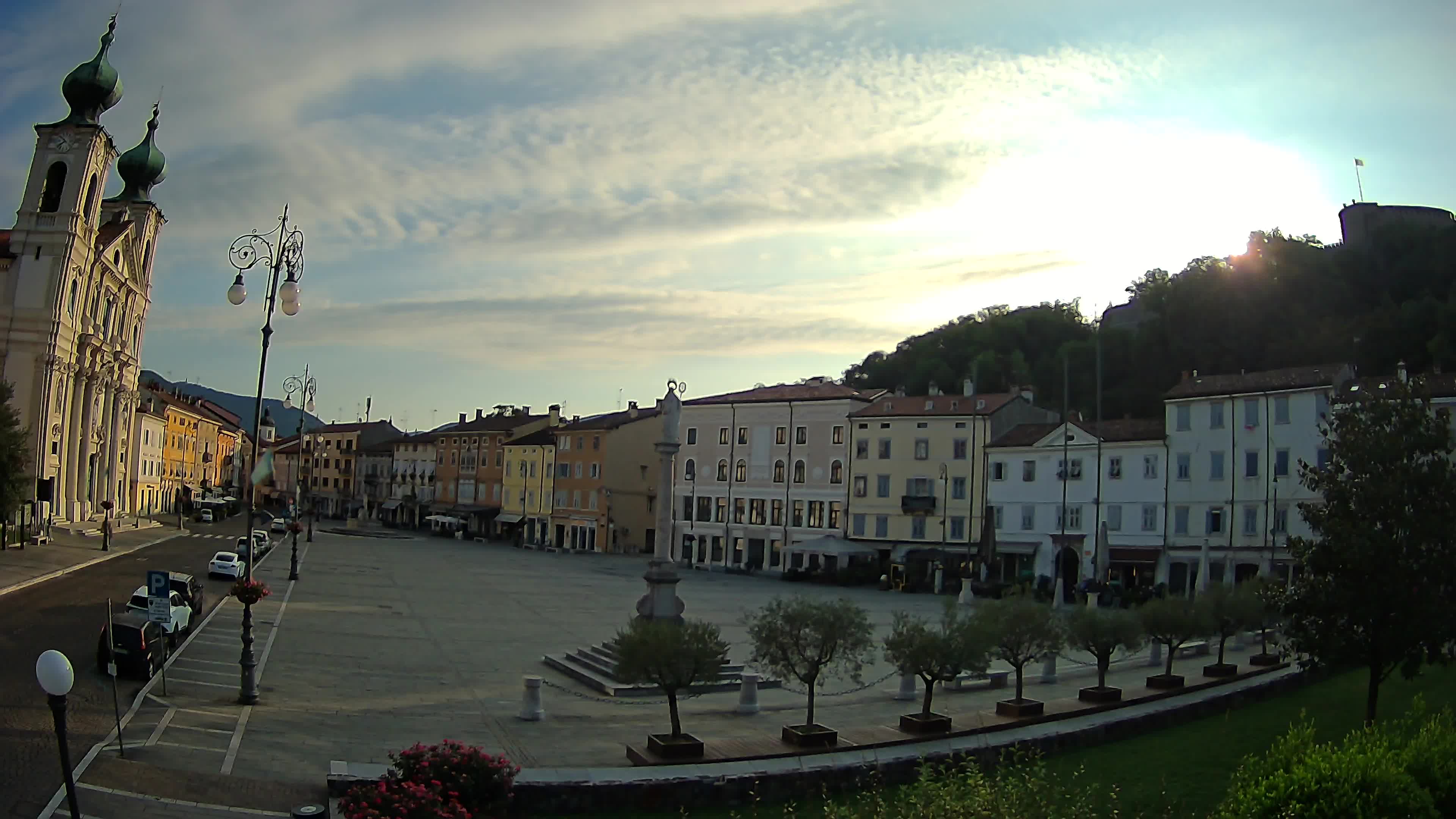 Kamera Gorica Travnik in cerkev sv. Ignacija