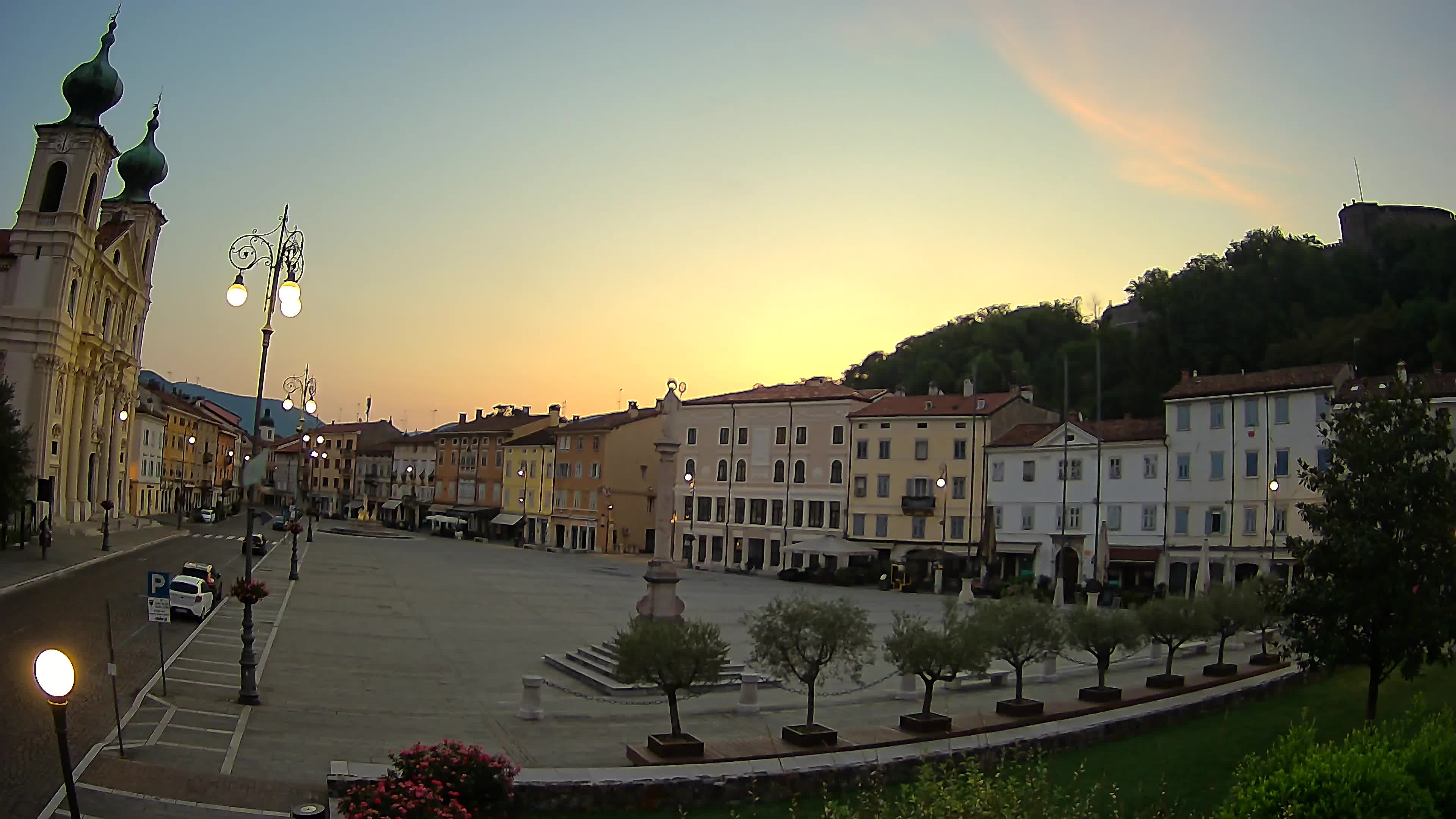 Gorizia Piazza della Vittoria e chiesa di S. Ignazio