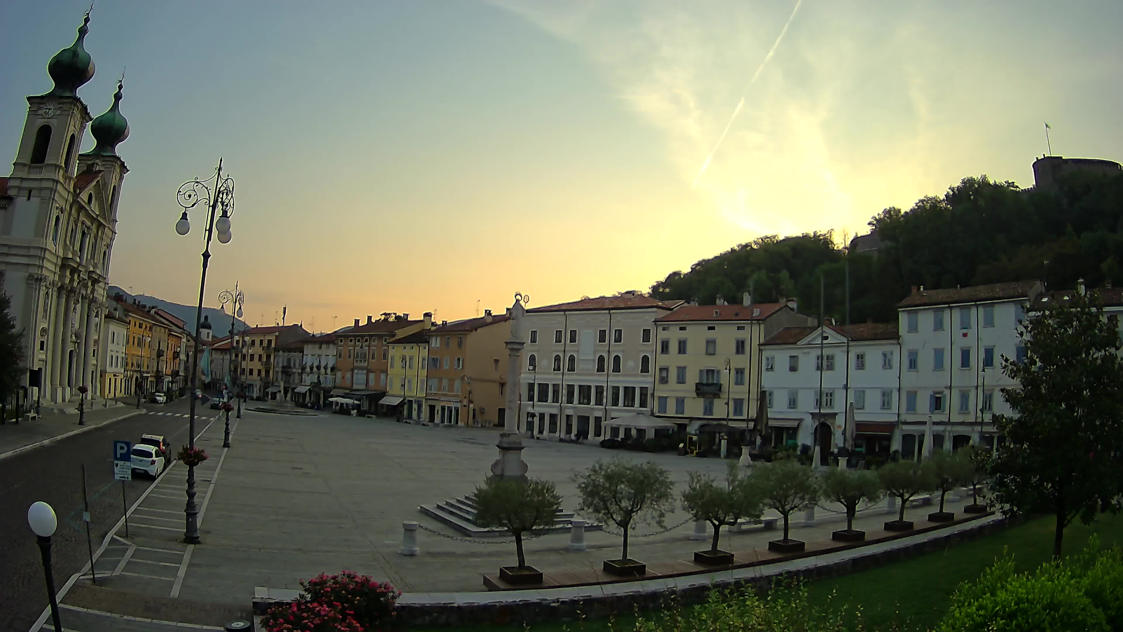 Gorizia Piazza della Vittoria e chiesa di S. Ignazio