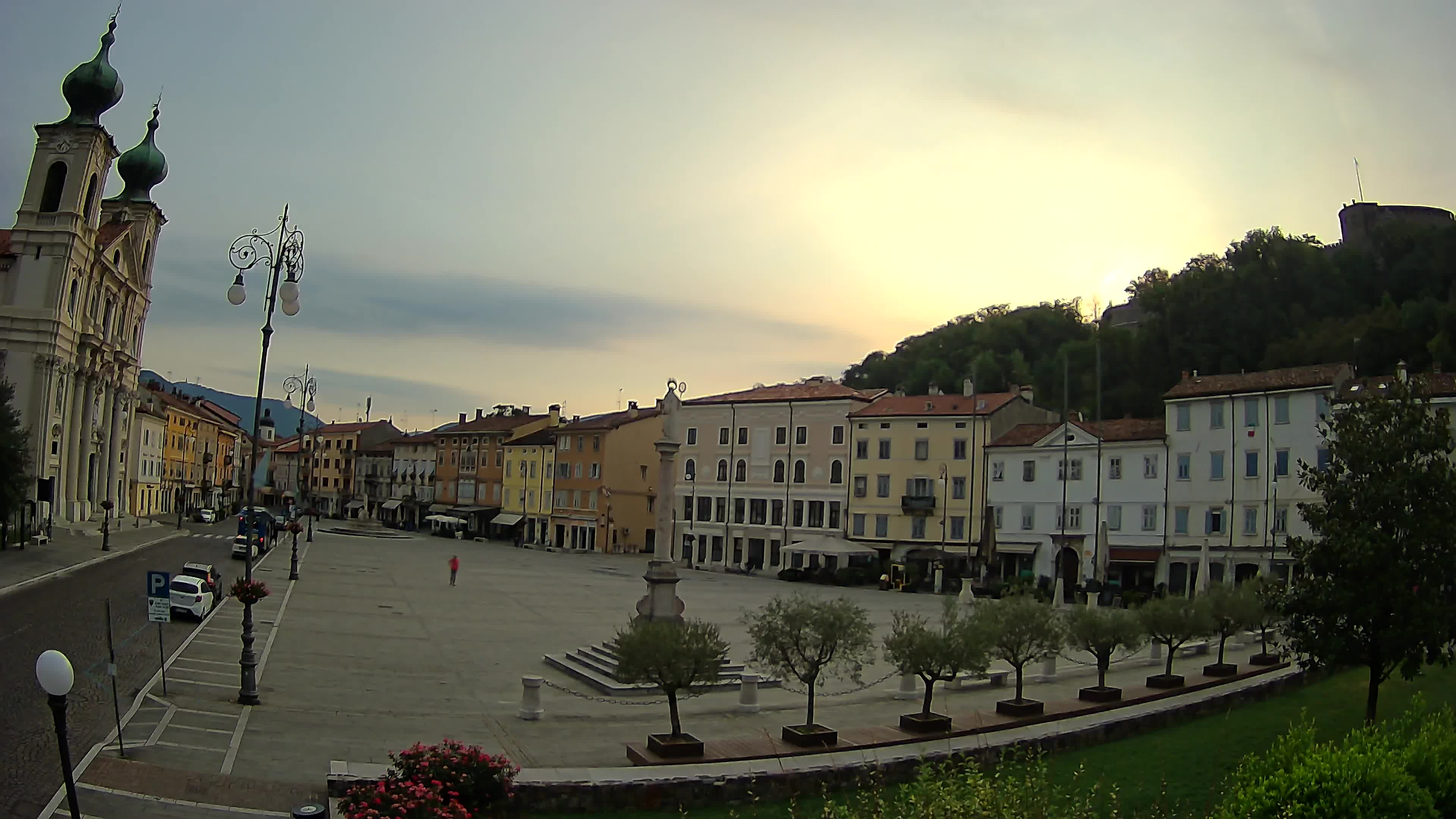 Kamera Gorica Travnik in cerkev sv. Ignacija