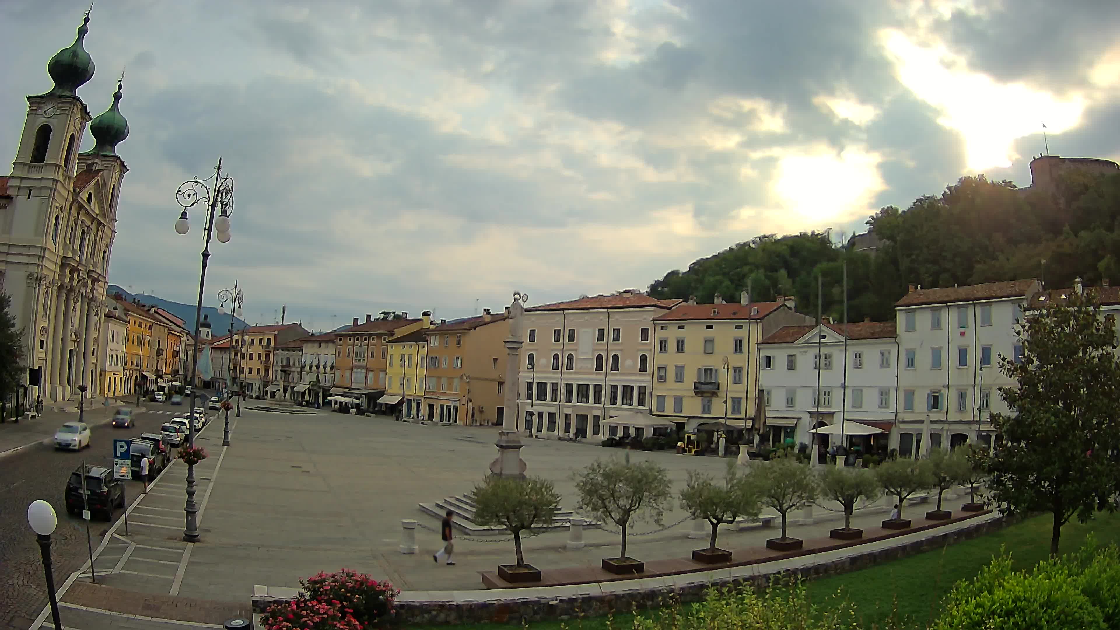 Kamera Gorica Travnik in cerkev sv. Ignacija