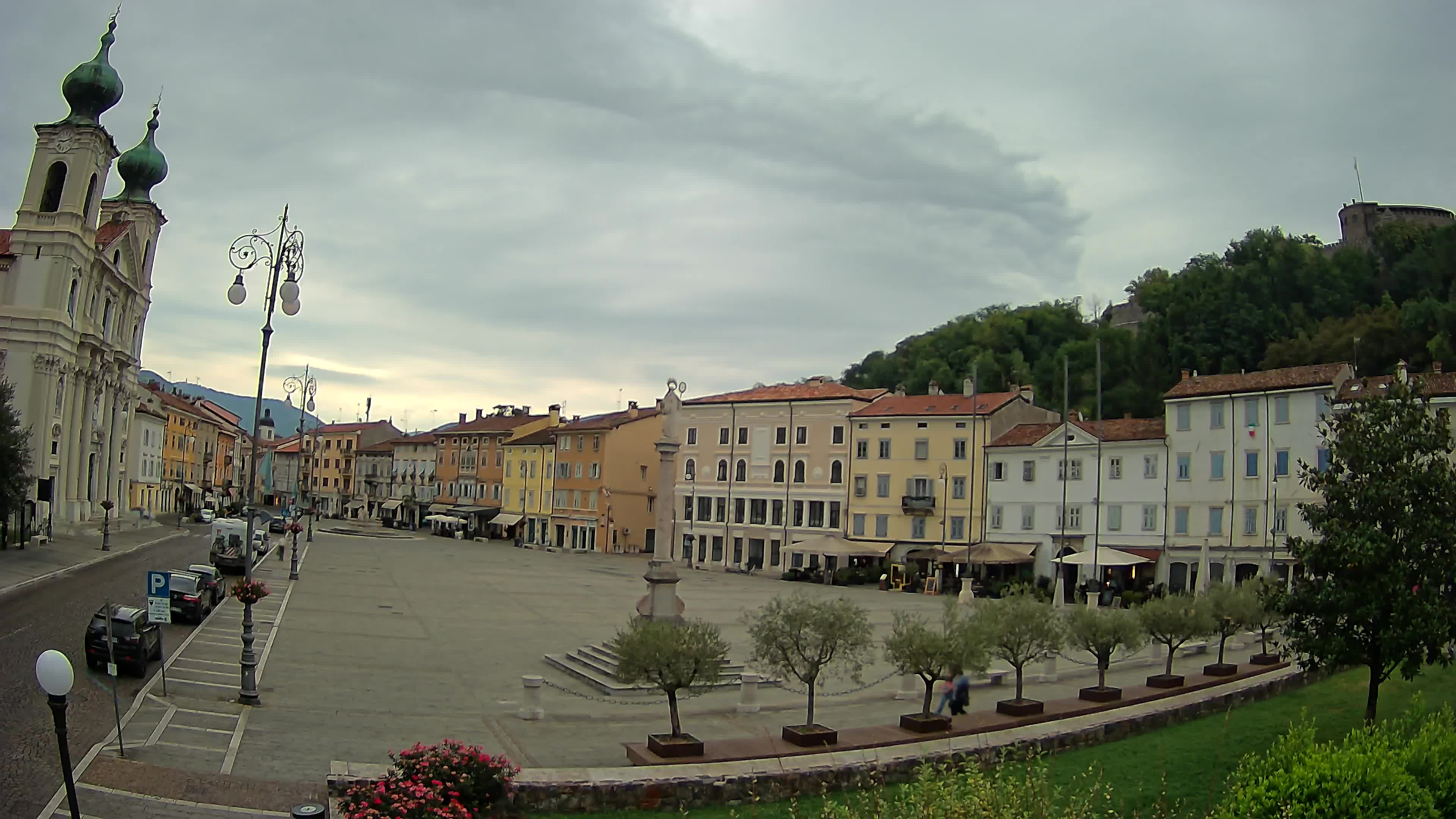Kamera Gorica Travnik in cerkev sv. Ignacija