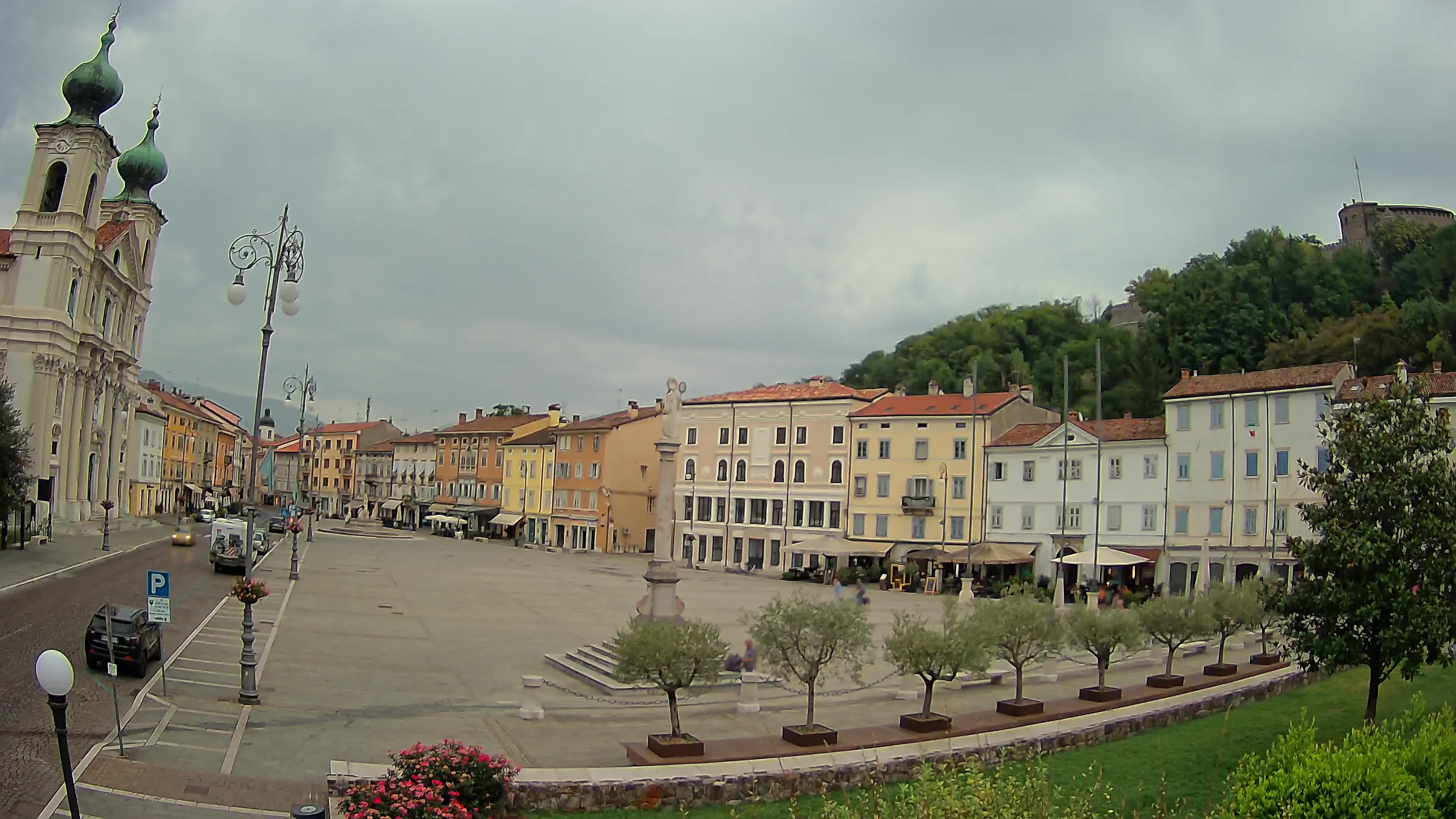 Gorizia Piazza della Vittoria e chiesa di S. Ignazio