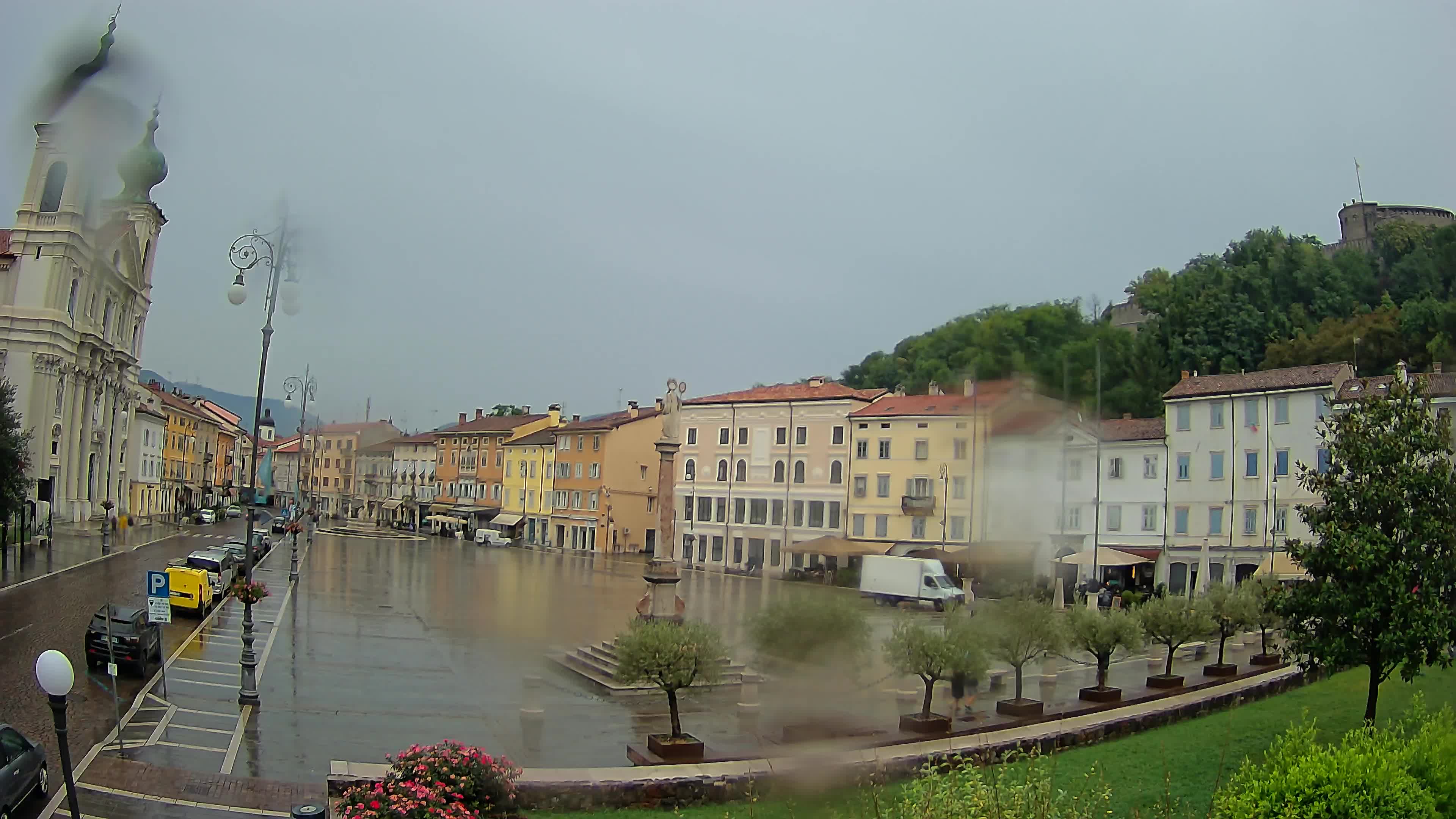 Gorizia Piazza della Vittoria e chiesa di S. Ignazio