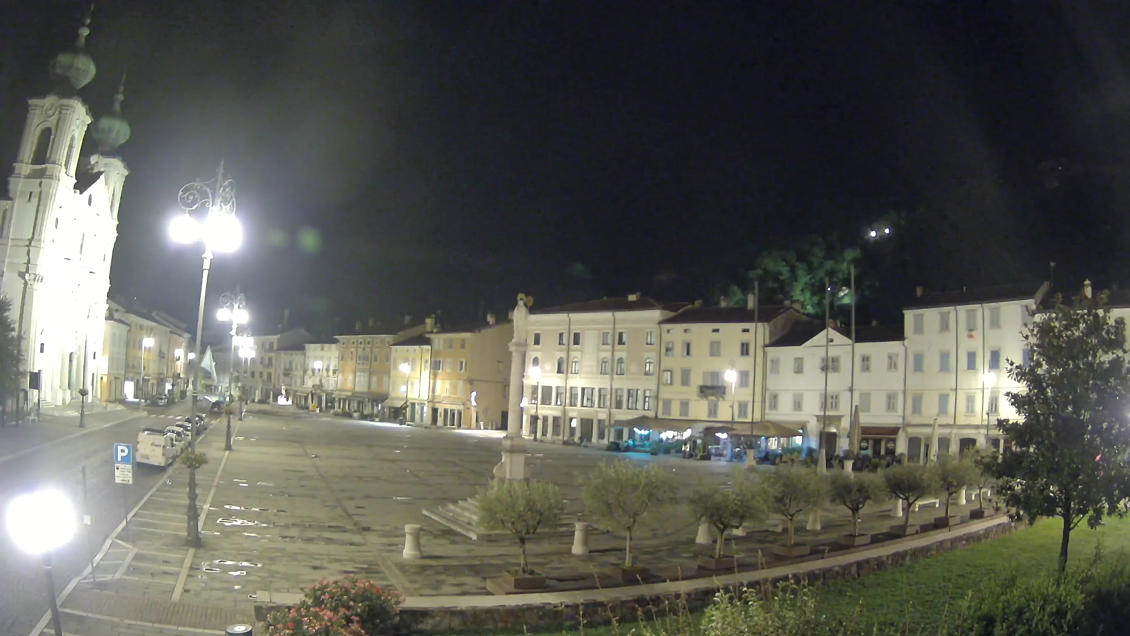 Kamera Gorica Travnik in cerkev sv. Ignacija