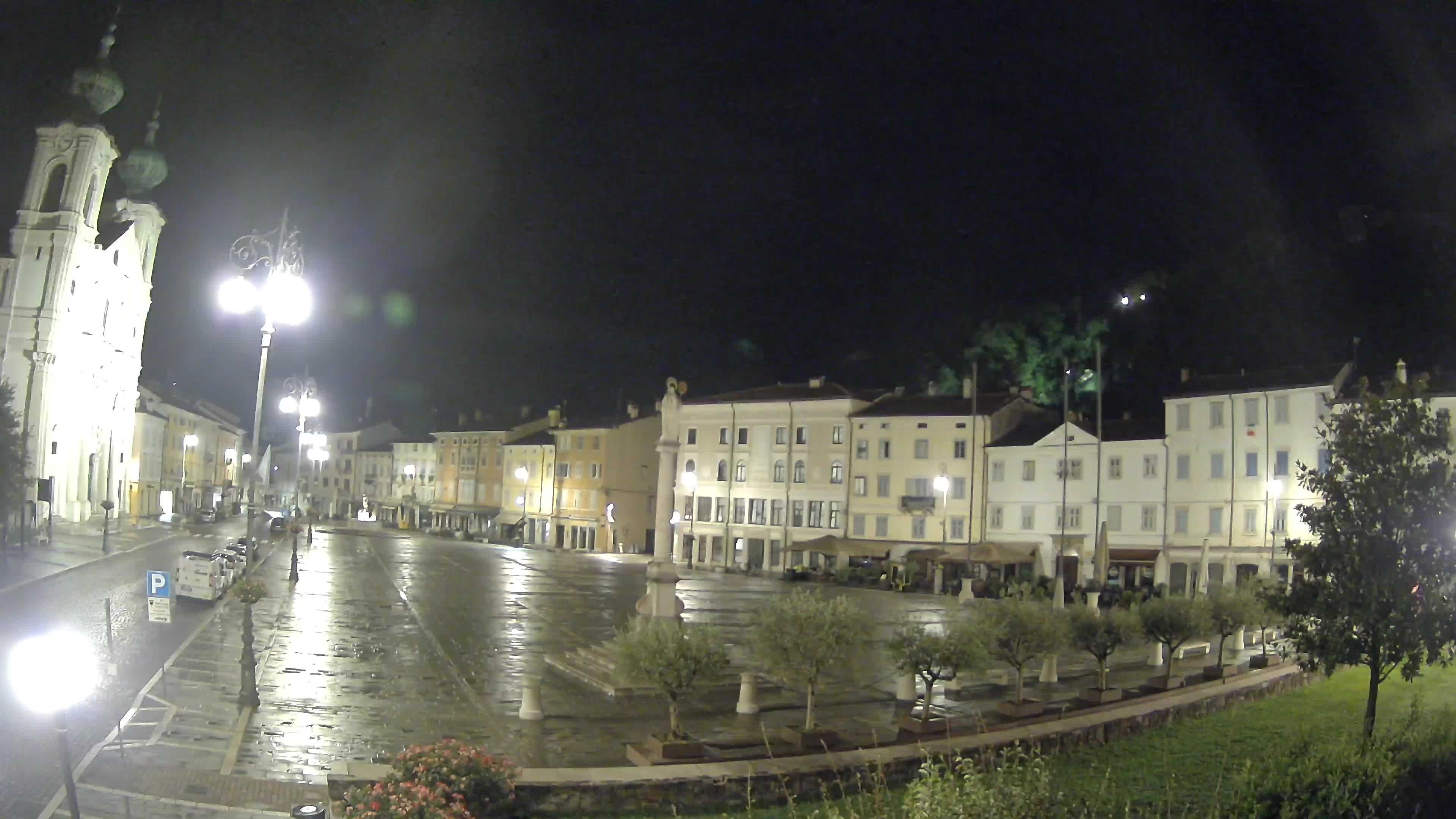 Gorizia Piazza della Vittoria e chiesa di S. Ignazio