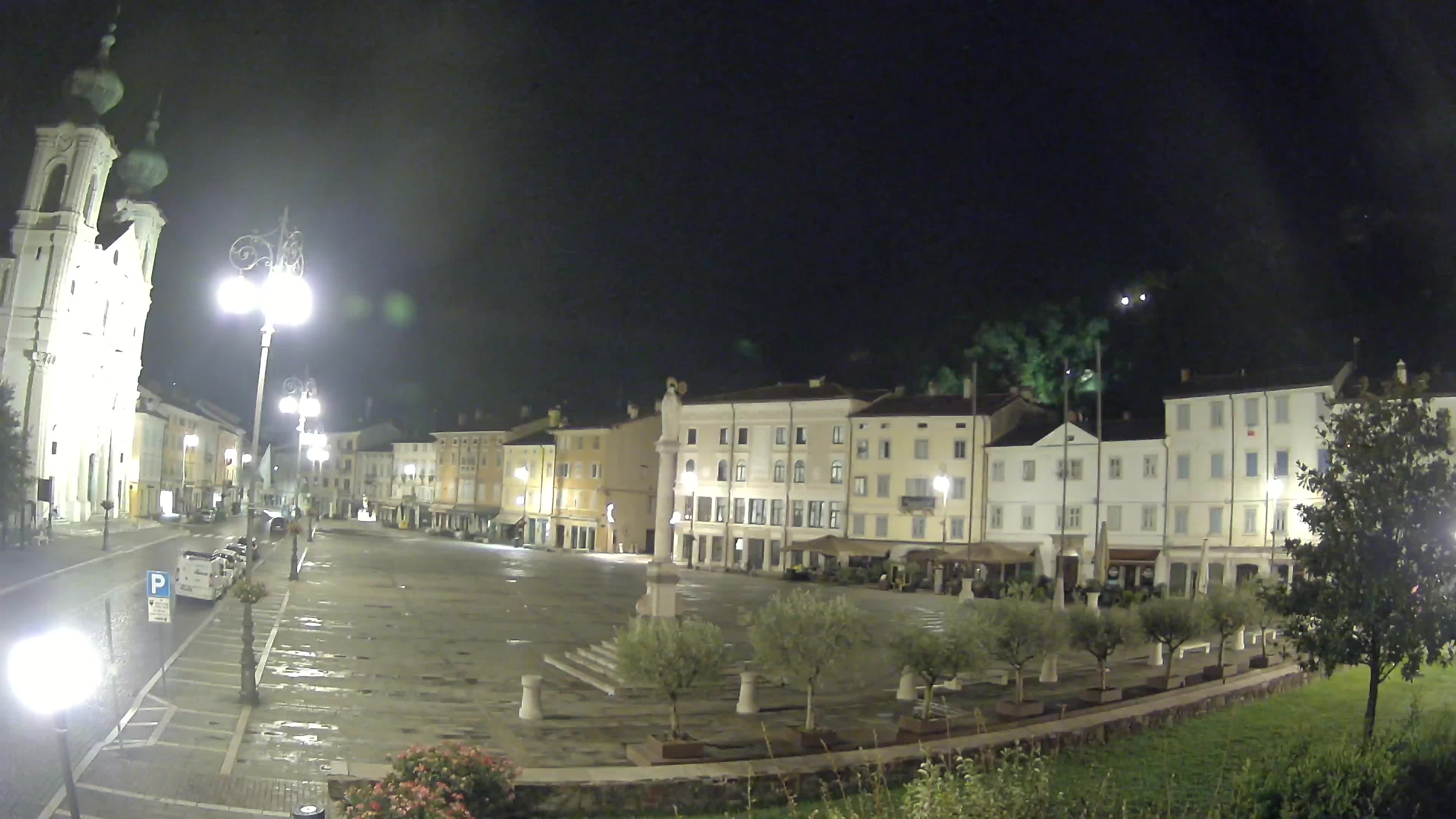 Kamera Gorica Travnik in cerkev sv. Ignacija