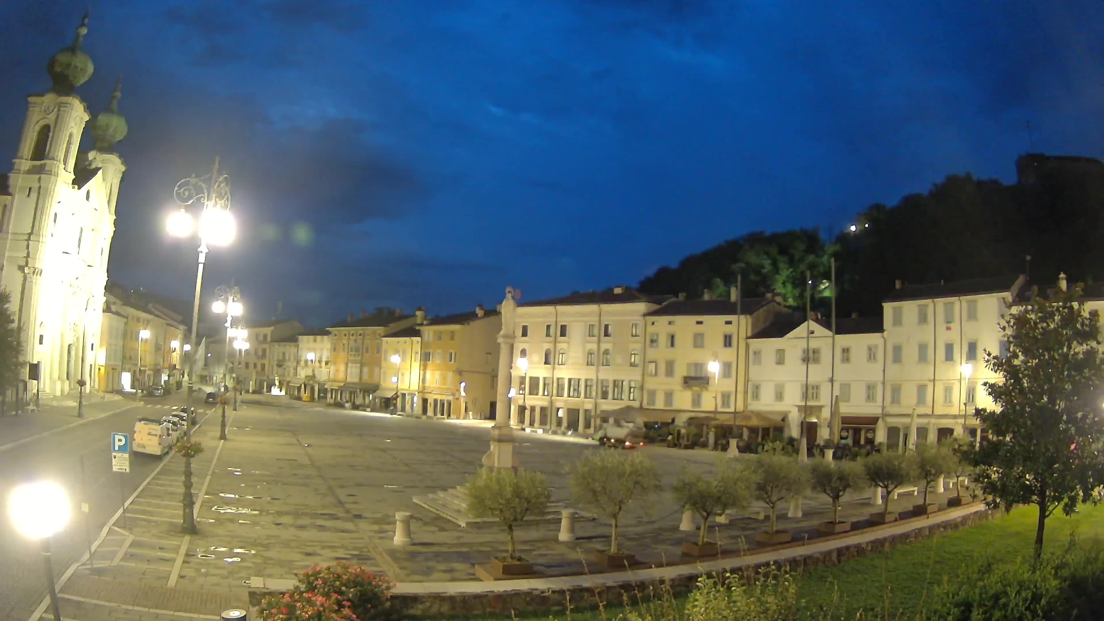 Kamera Gorica Travnik in cerkev sv. Ignacija