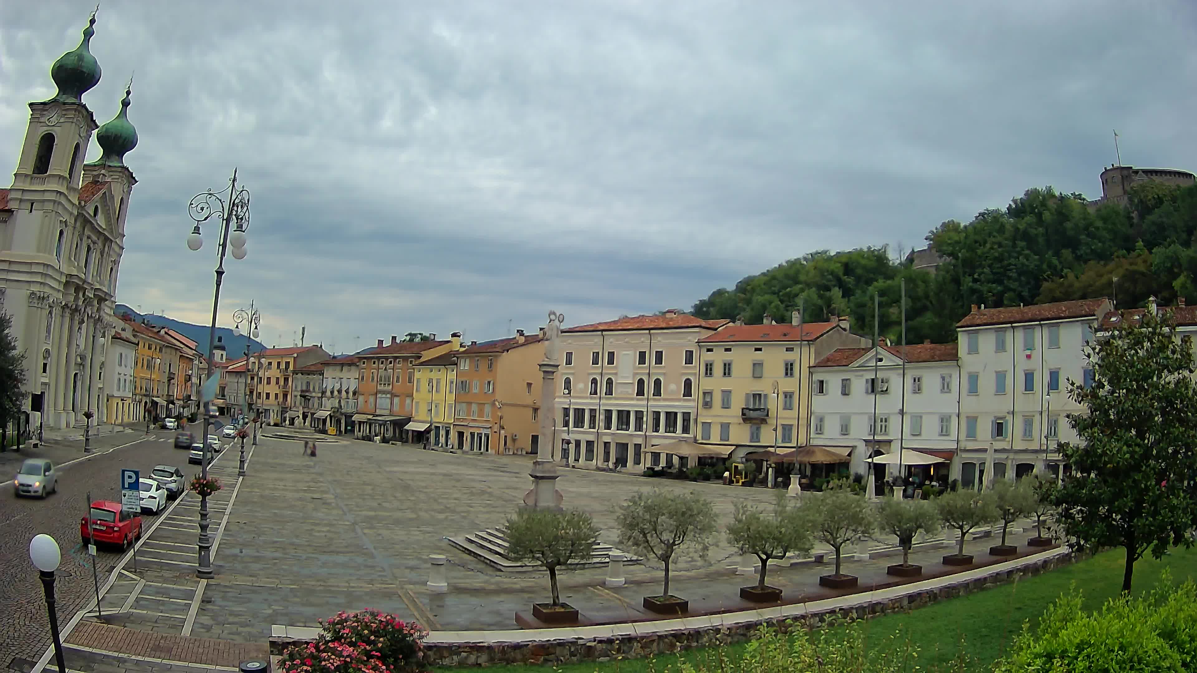 Gorizia Piazza della Vittoria e chiesa di S. Ignazio