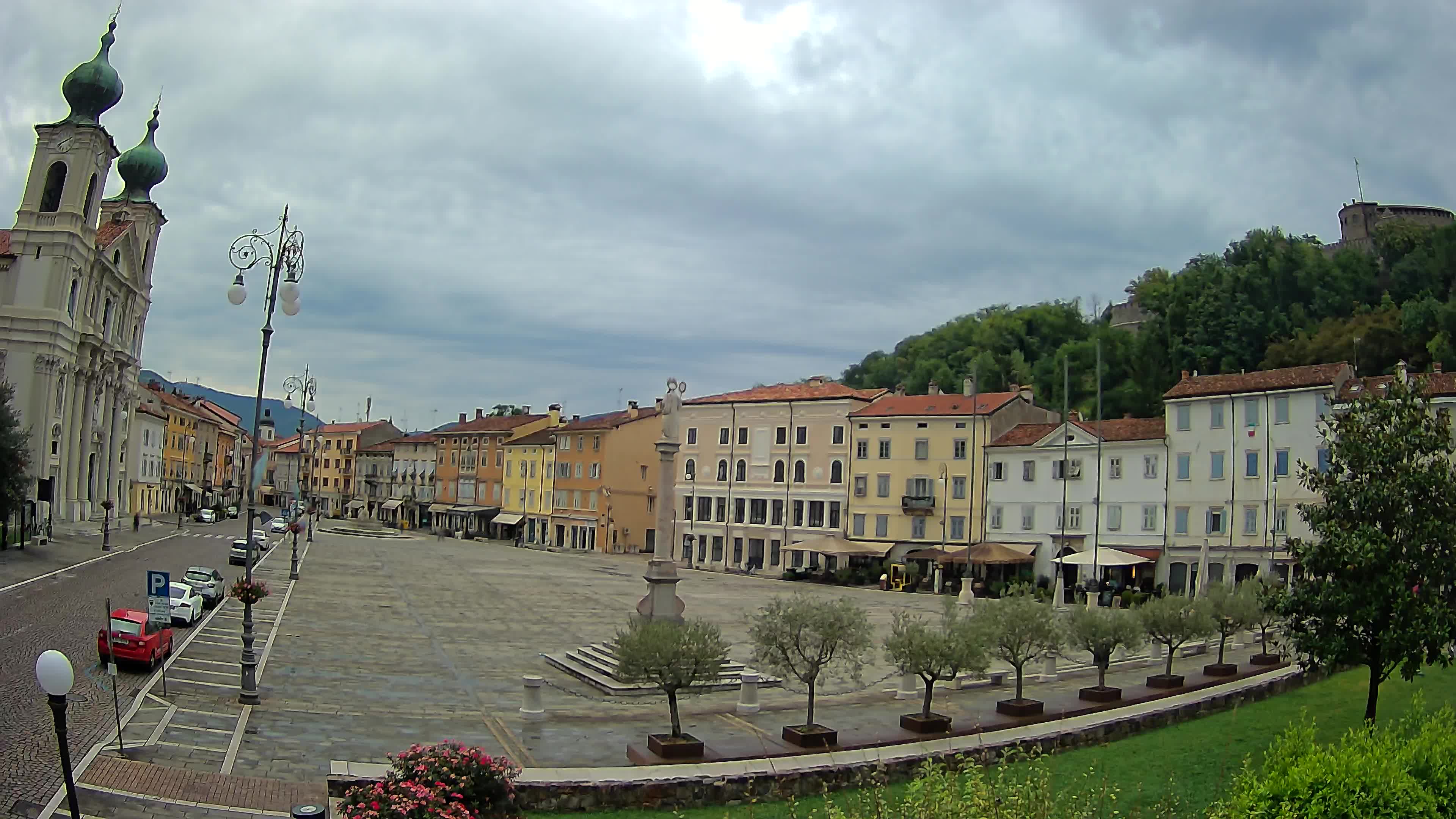 Gorizia Piazza della Vittoria e chiesa di S. Ignazio