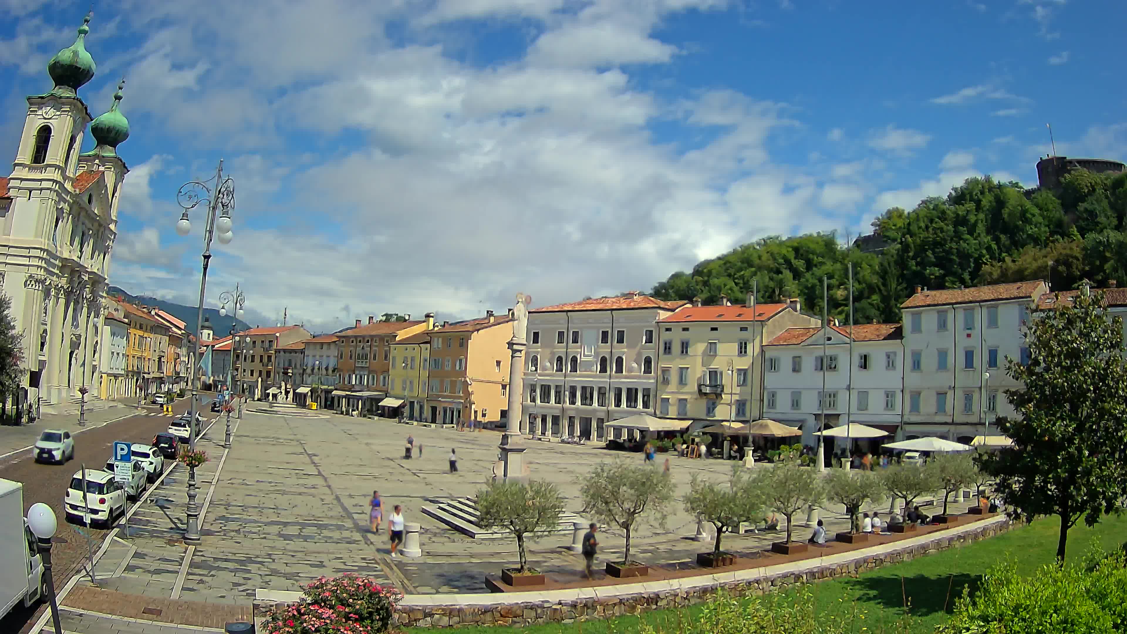 Kamera Gorica Travnik in cerkev sv. Ignacija