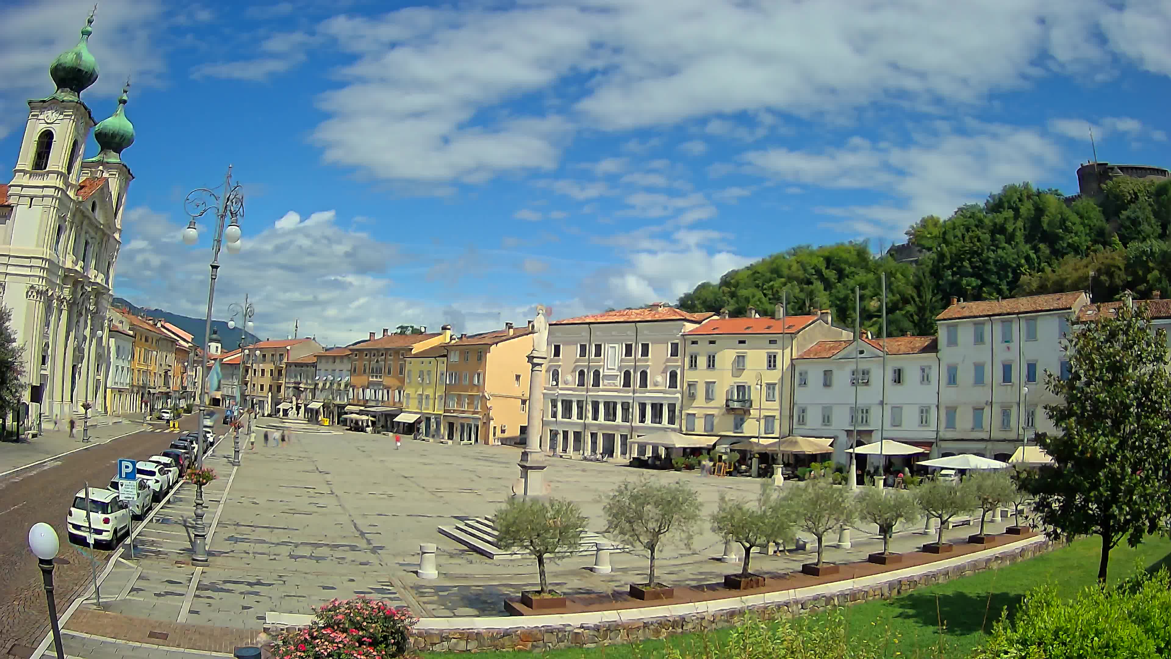Kamera Gorica Travnik in cerkev sv. Ignacija