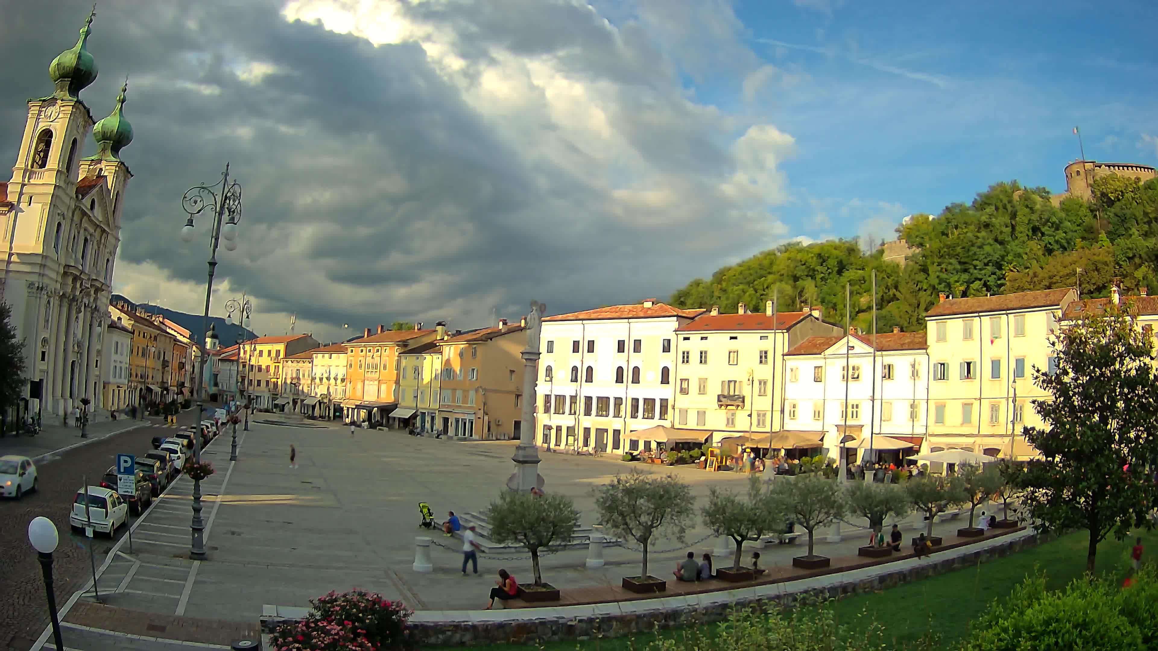 Gorizia Piazza della Vittoria e chiesa di S. Ignazio