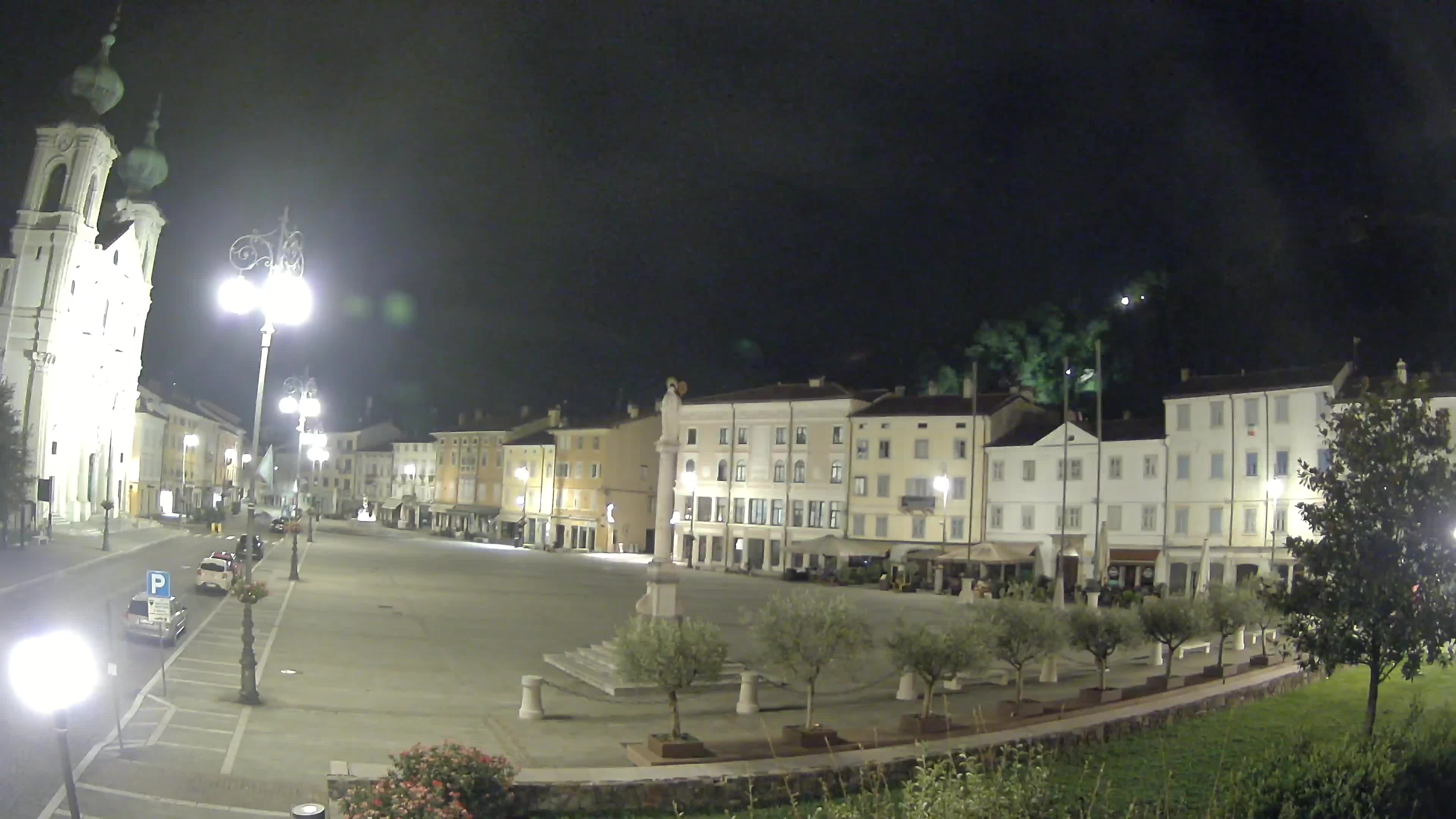Gorizia Piazza della Vittoria e chiesa di S. Ignazio