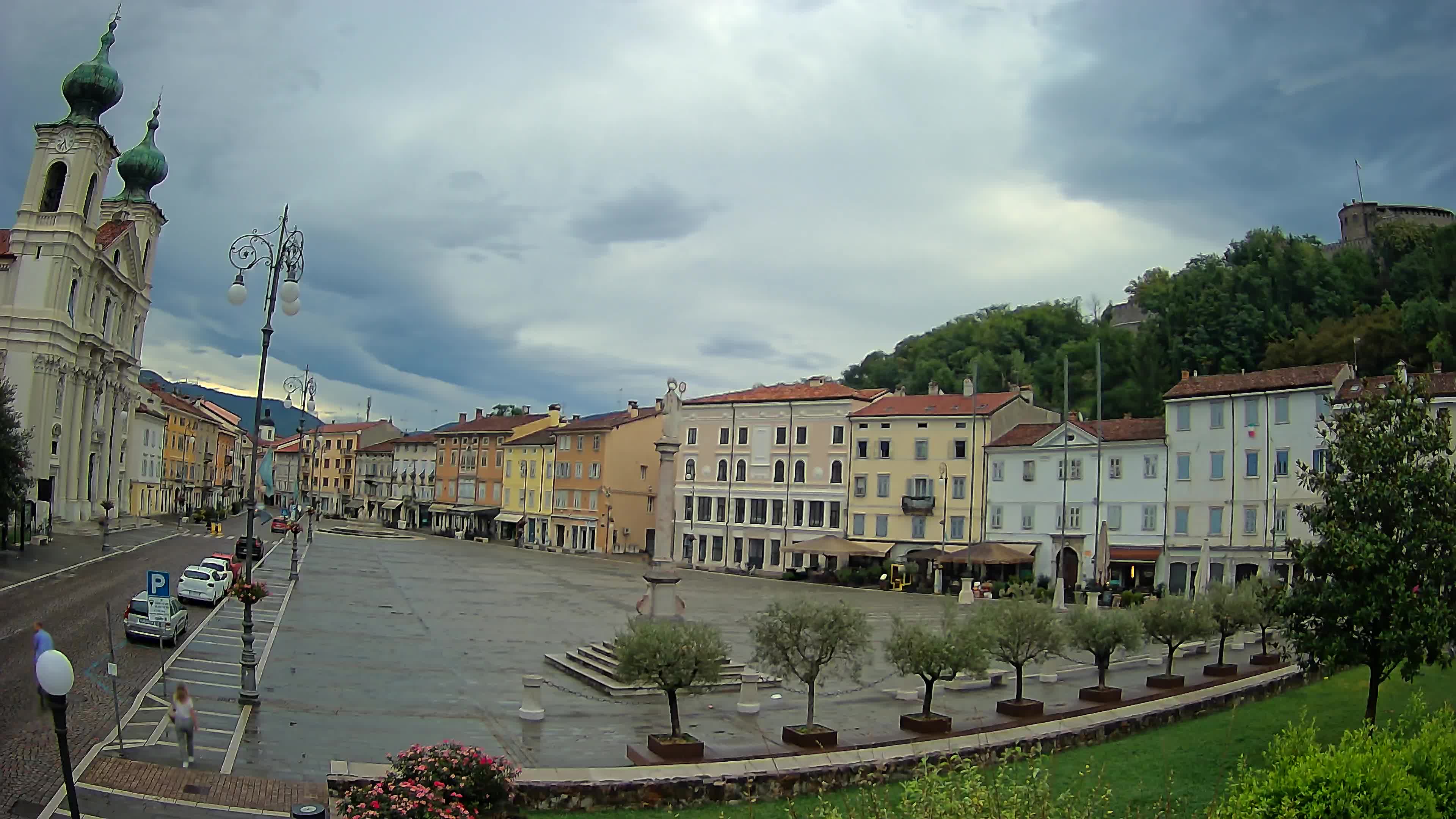 Kamera Gorica Travnik in cerkev sv. Ignacija