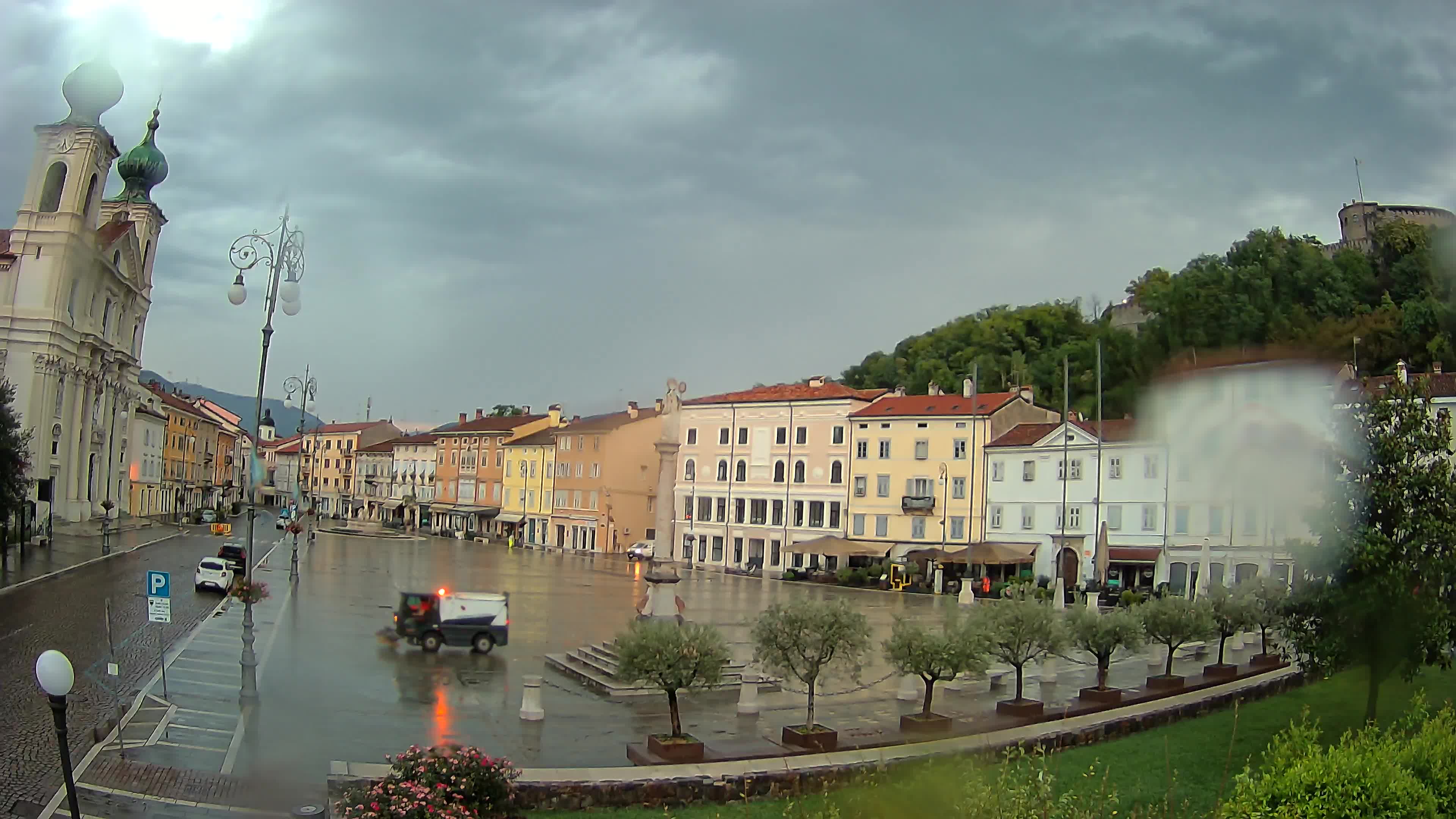 Gorizia Piazza della Vittoria e chiesa di S. Ignazio