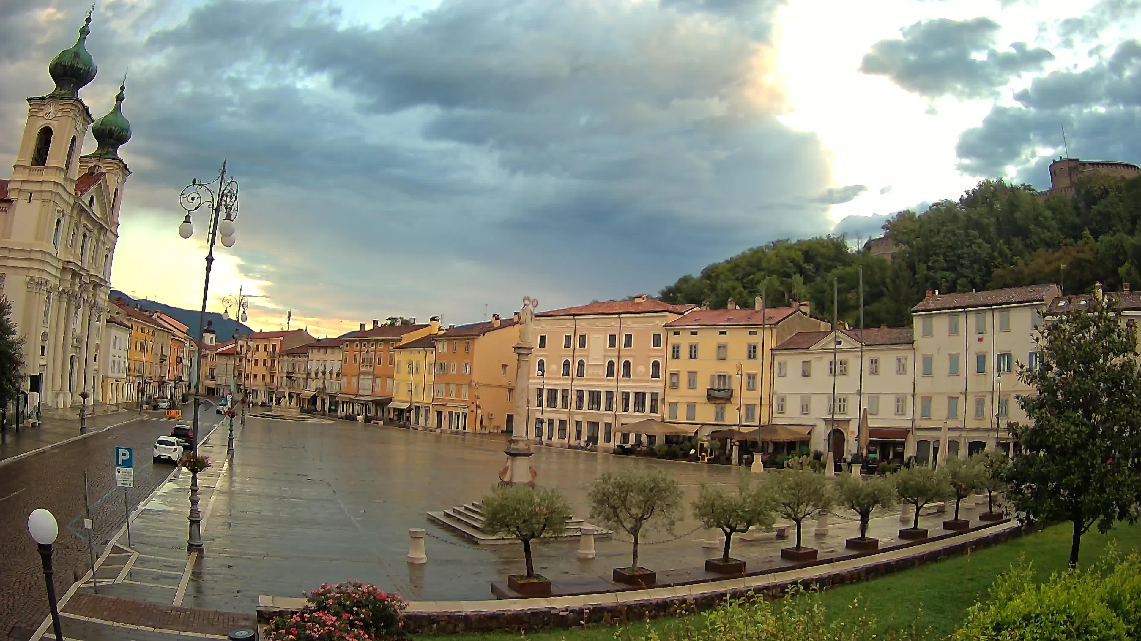 Gorizia – Plaza Vittoria – iglesia de San Pedro. Ignacio