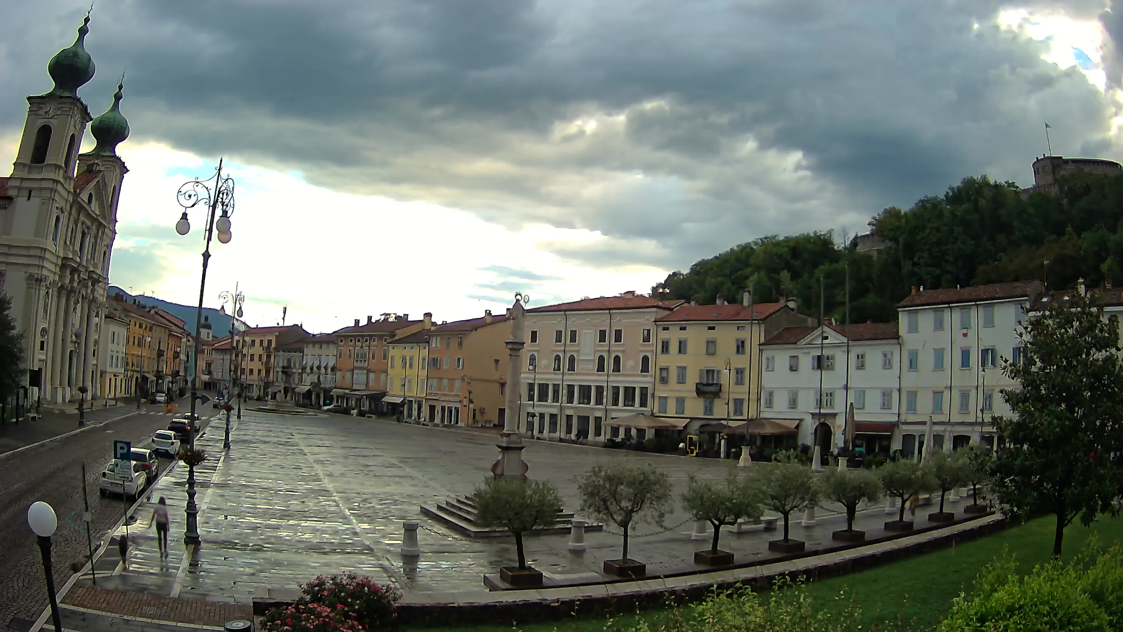 Kamera Gorica Travnik in cerkev sv. Ignacija