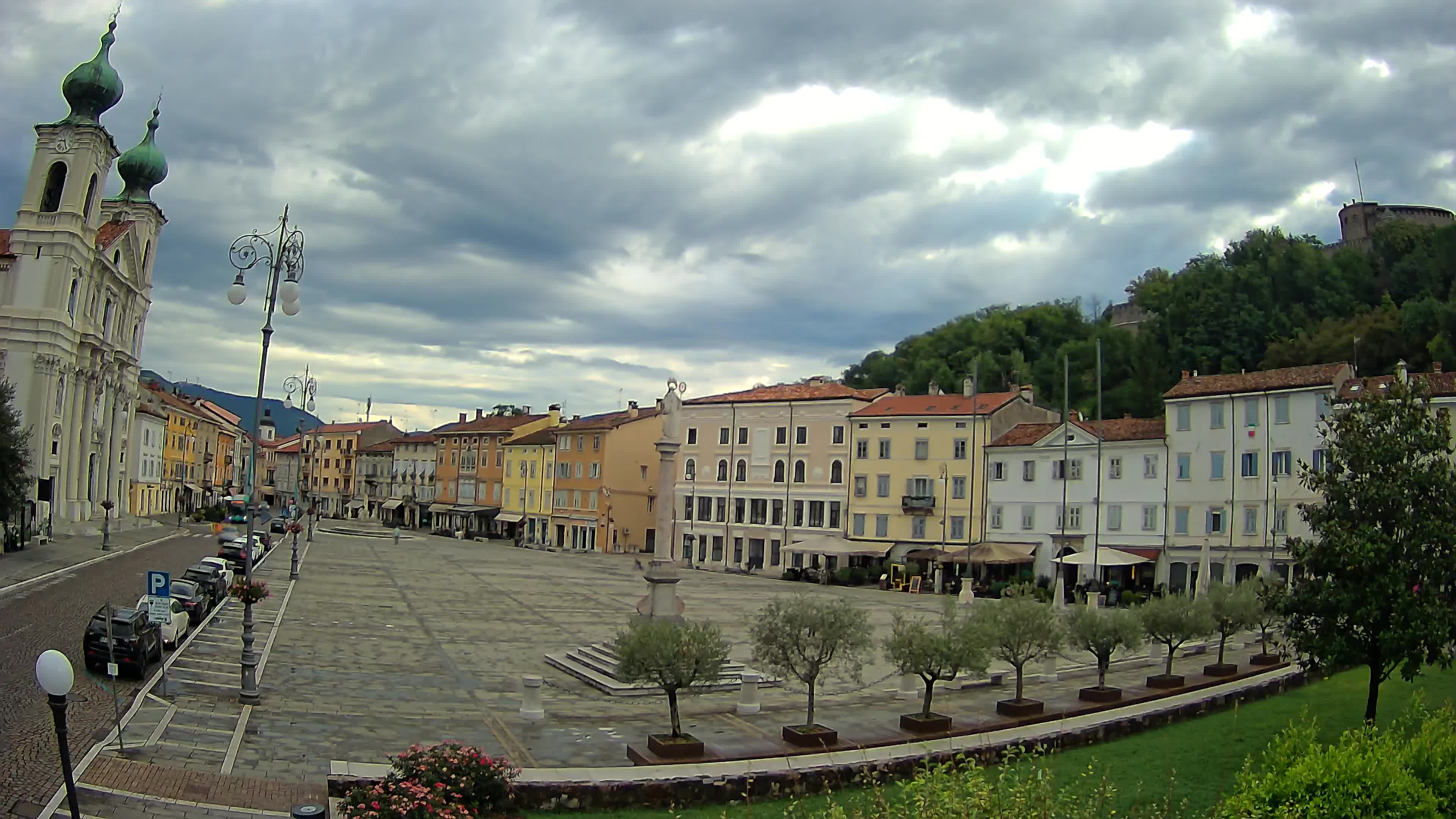 Gorizia Piazza della Vittoria e chiesa di S. Ignazio