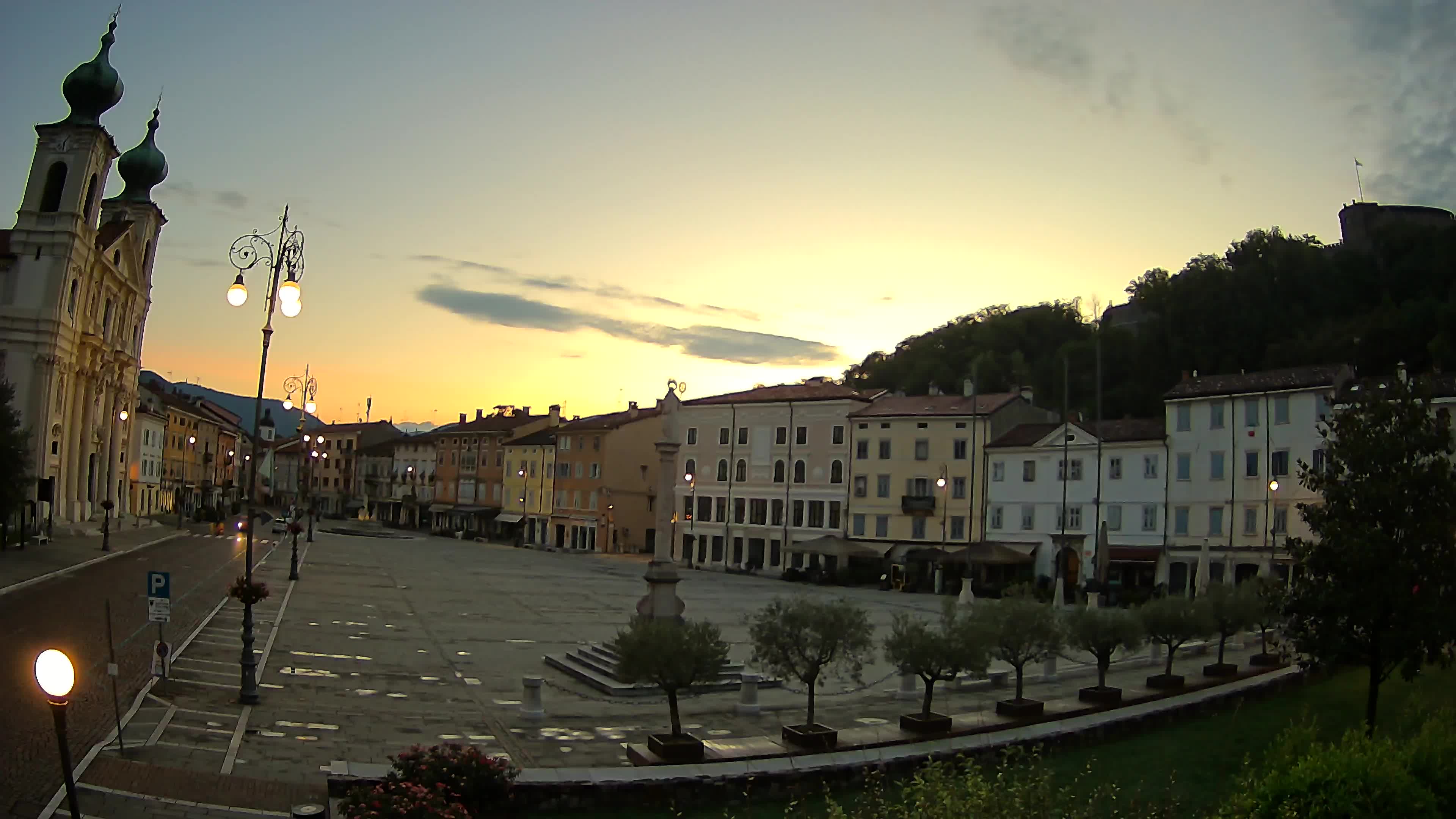 Gorizia Piazza della Vittoria e chiesa di S. Ignazio