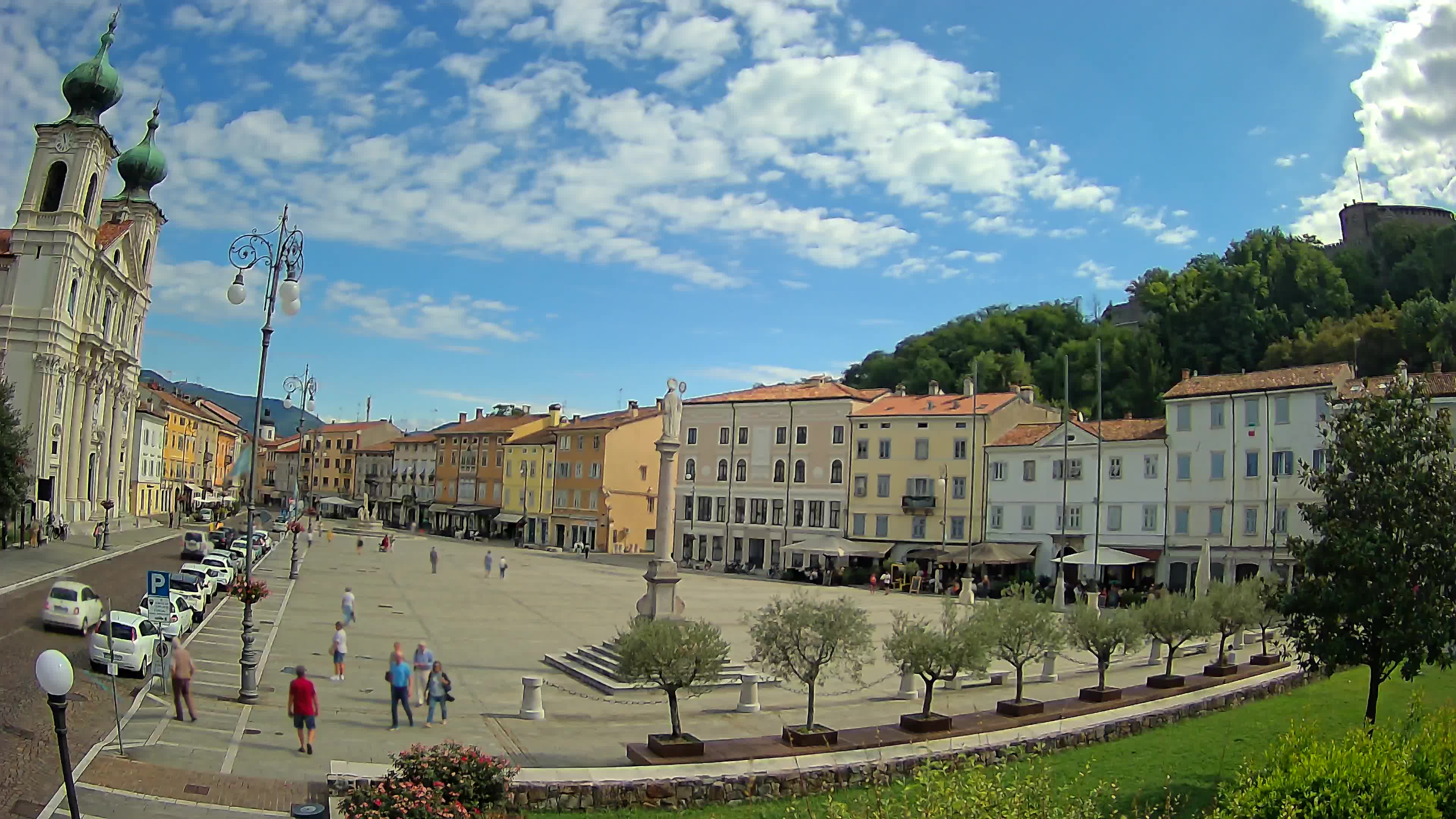 Kamera Gorica Travnik in cerkev sv. Ignacija